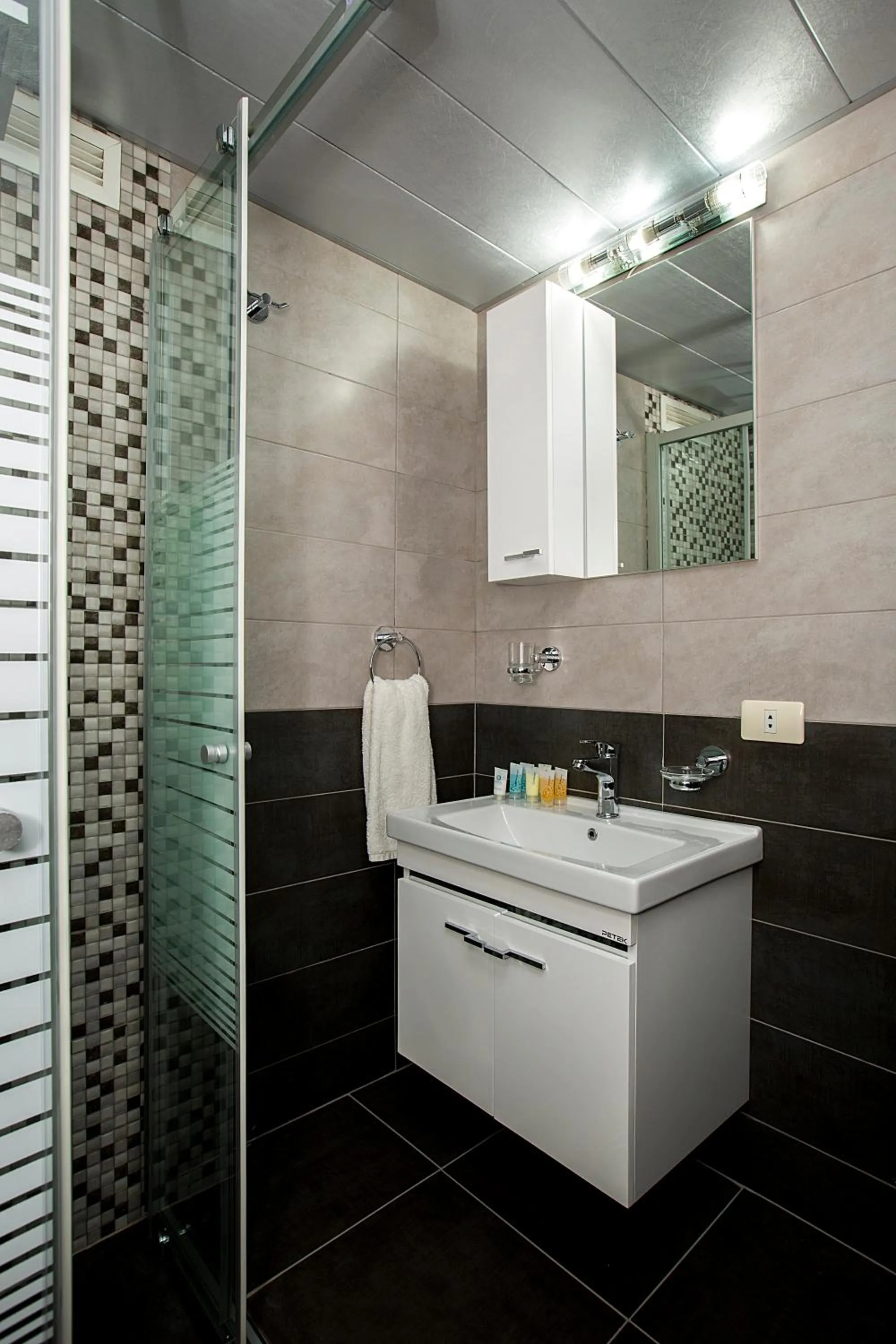 Bathroom in Orient Queen Homes Hotel