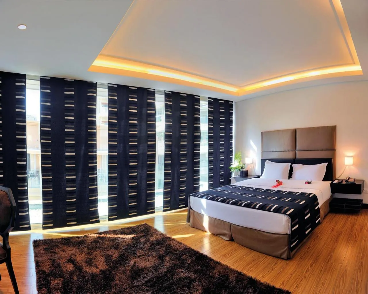 Bed in Orient Queen Homes Hotel