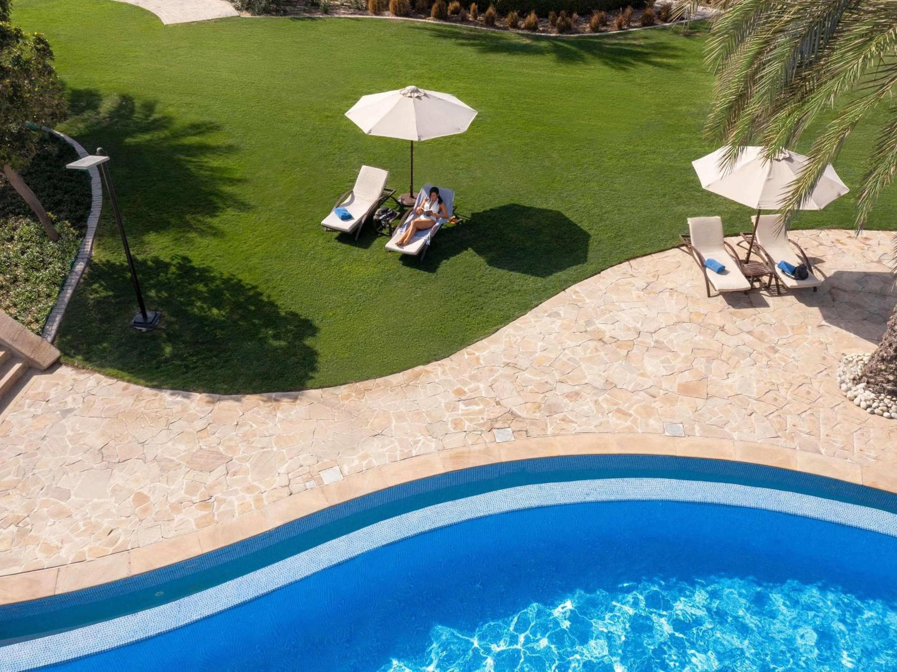 Lounge or bar in Sofitel Bahrain Zallaq Thalassa Sea & Spa