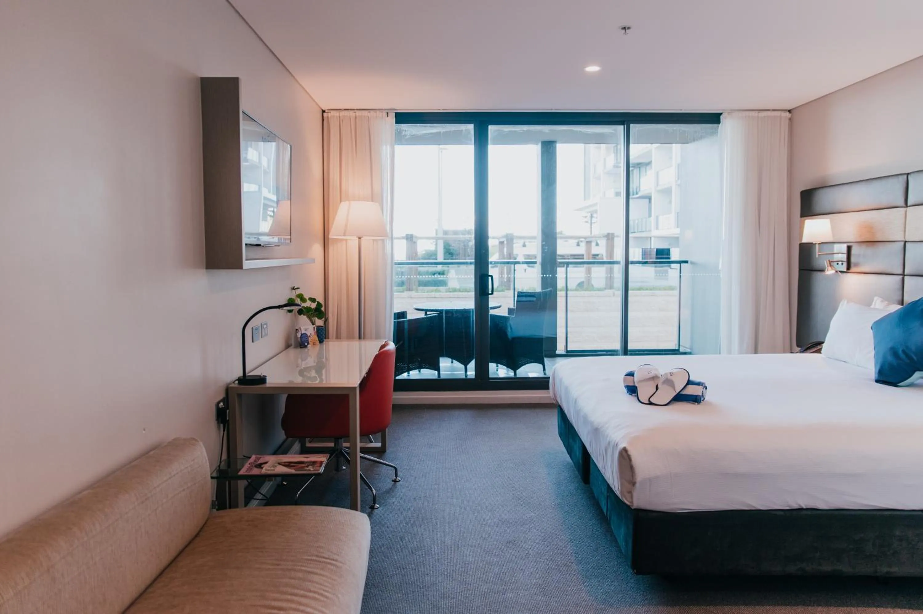 Bed in Novotel Newcastle Beach