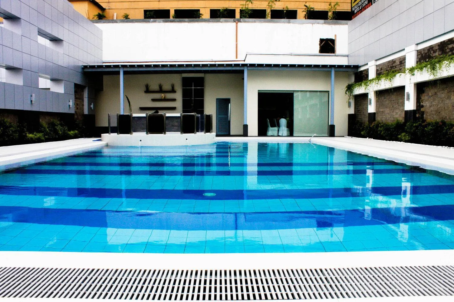 Swimming pool in Manila Grand Opera Hotel