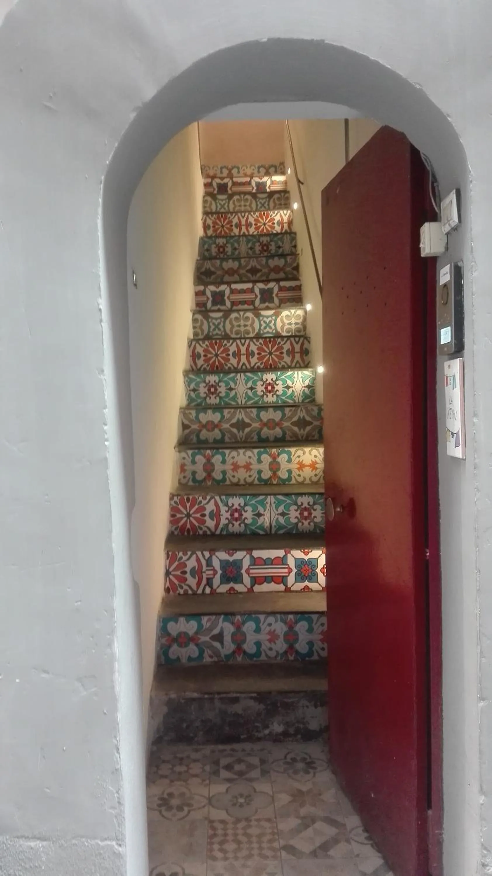 Facade/entrance in La 'NZIRIA