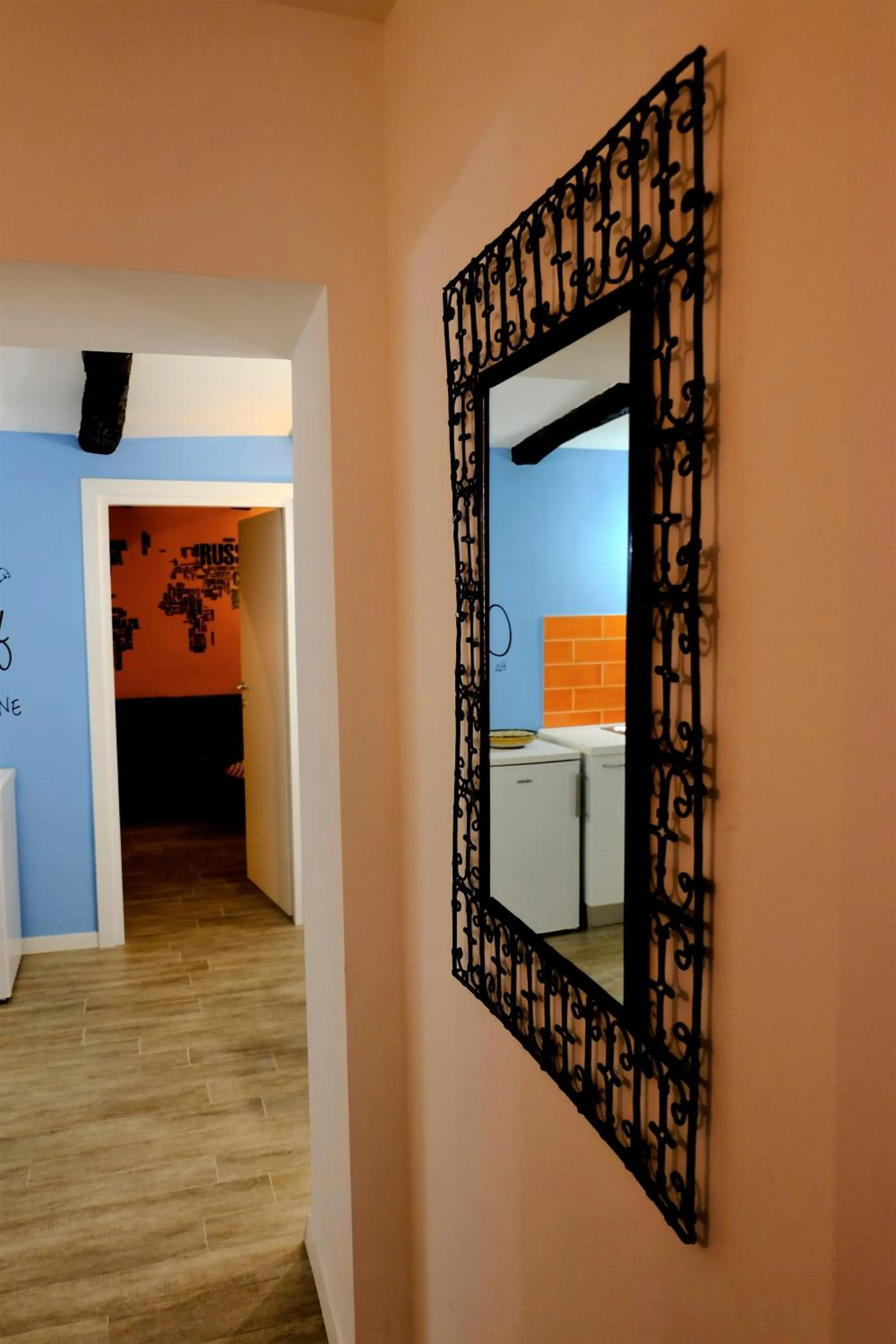 Photo of the whole room in La 'NZIRIA