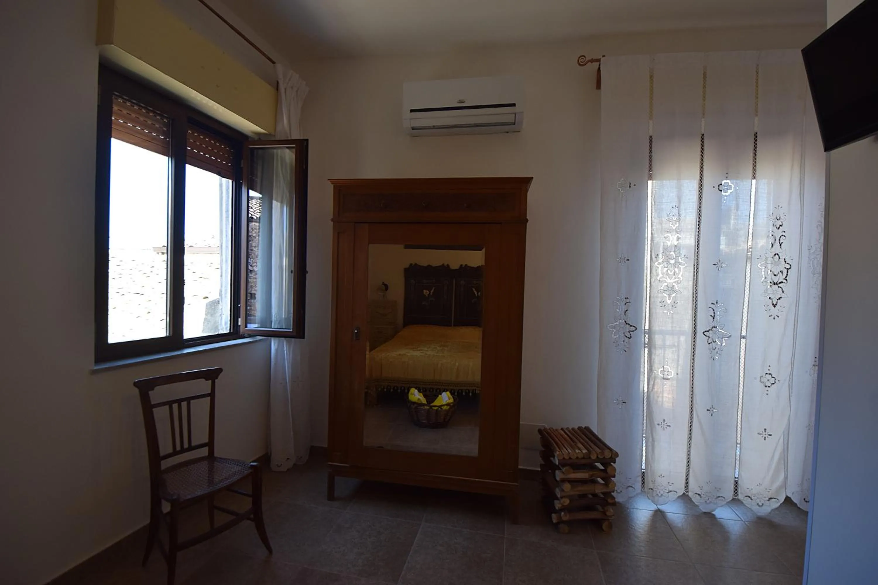 Photo of the whole room in Zù Mariu B&B