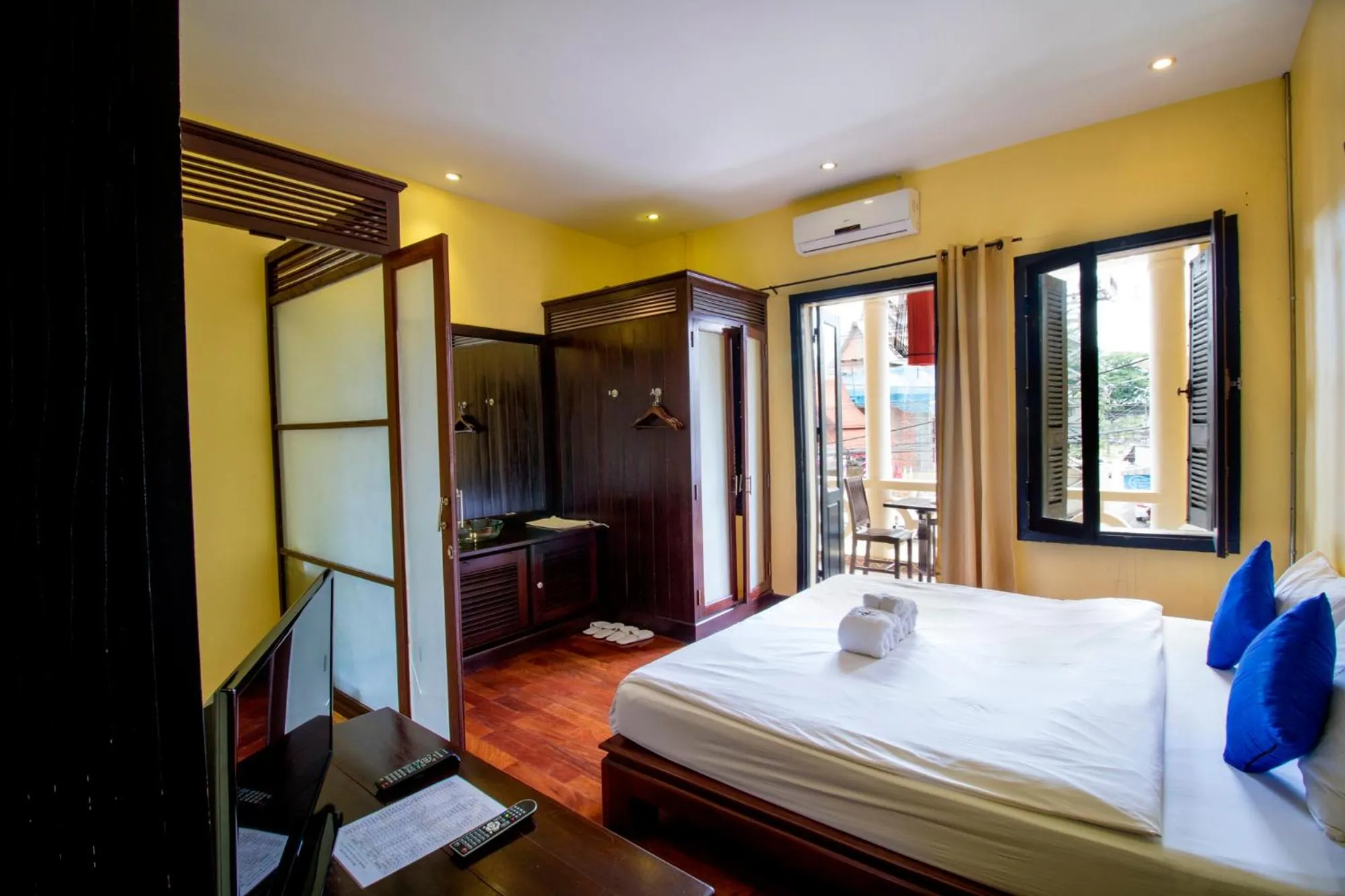 Bedroom, Bed in Inthira Thakhek