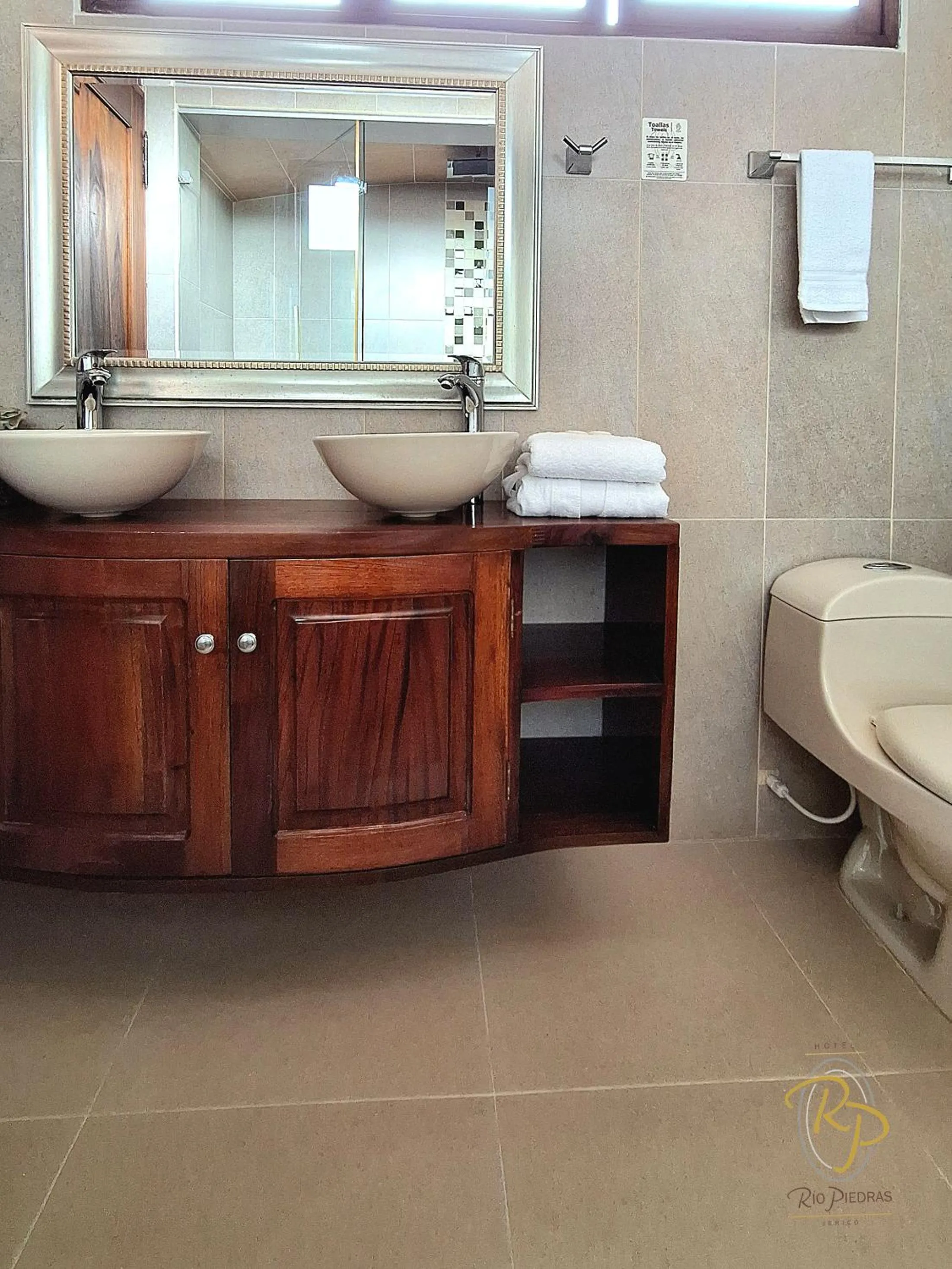 Bathroom in Hotel Rio Piedras