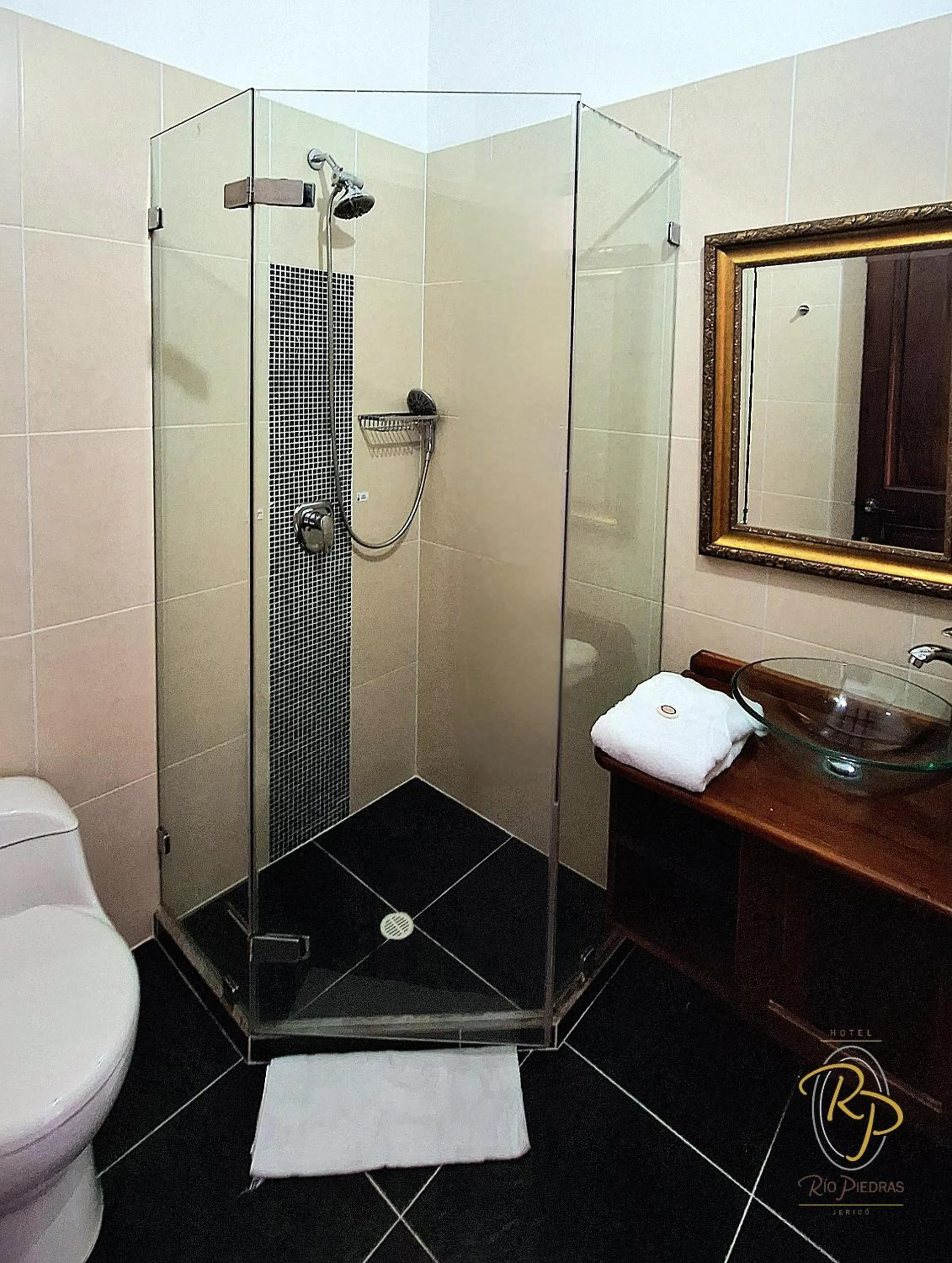 Bathroom in Hotel Rio Piedras