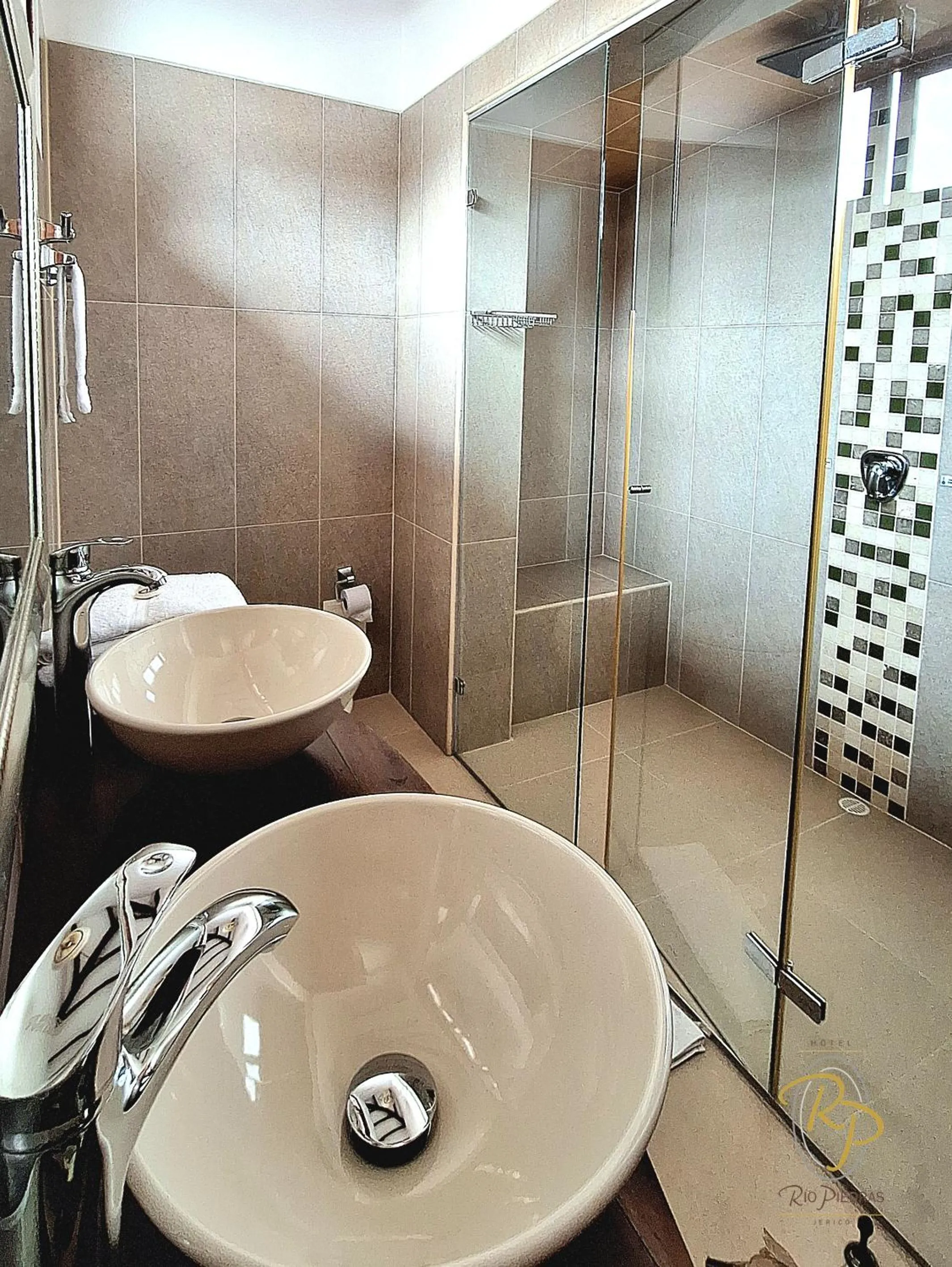 Bathroom in Hotel Rio Piedras