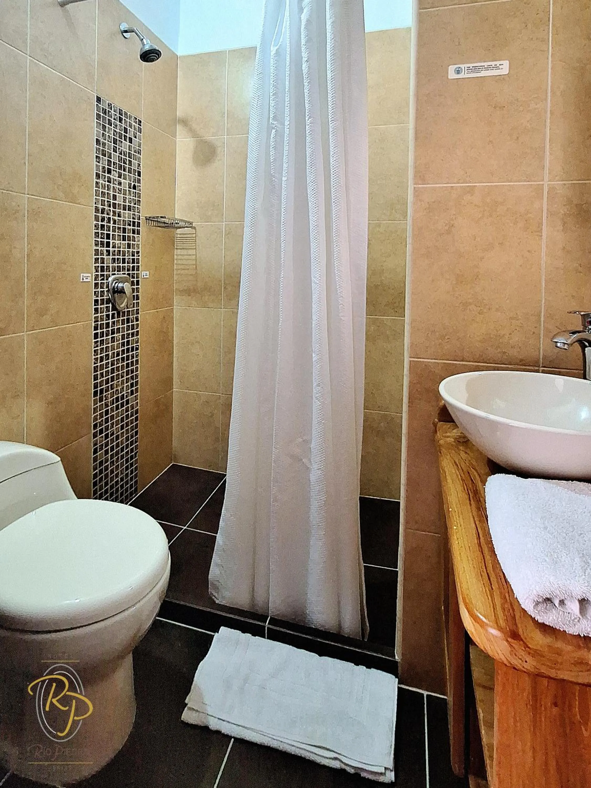 Bathroom in Hotel Rio Piedras