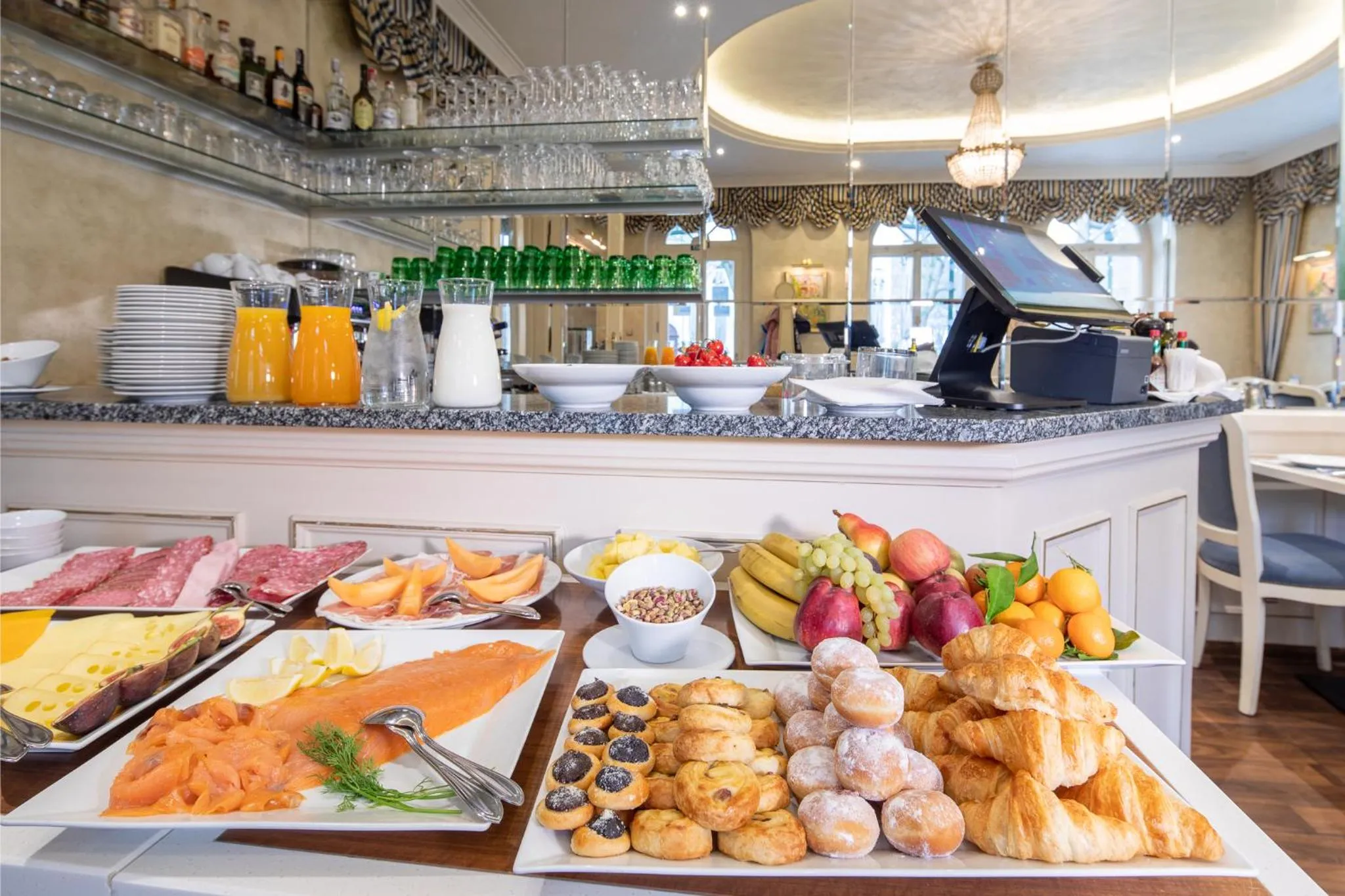 Breakfast in Villa Basileia Riverside