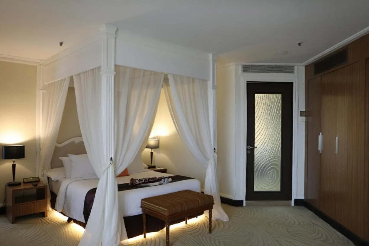 Bed in Primula Beach Hotel