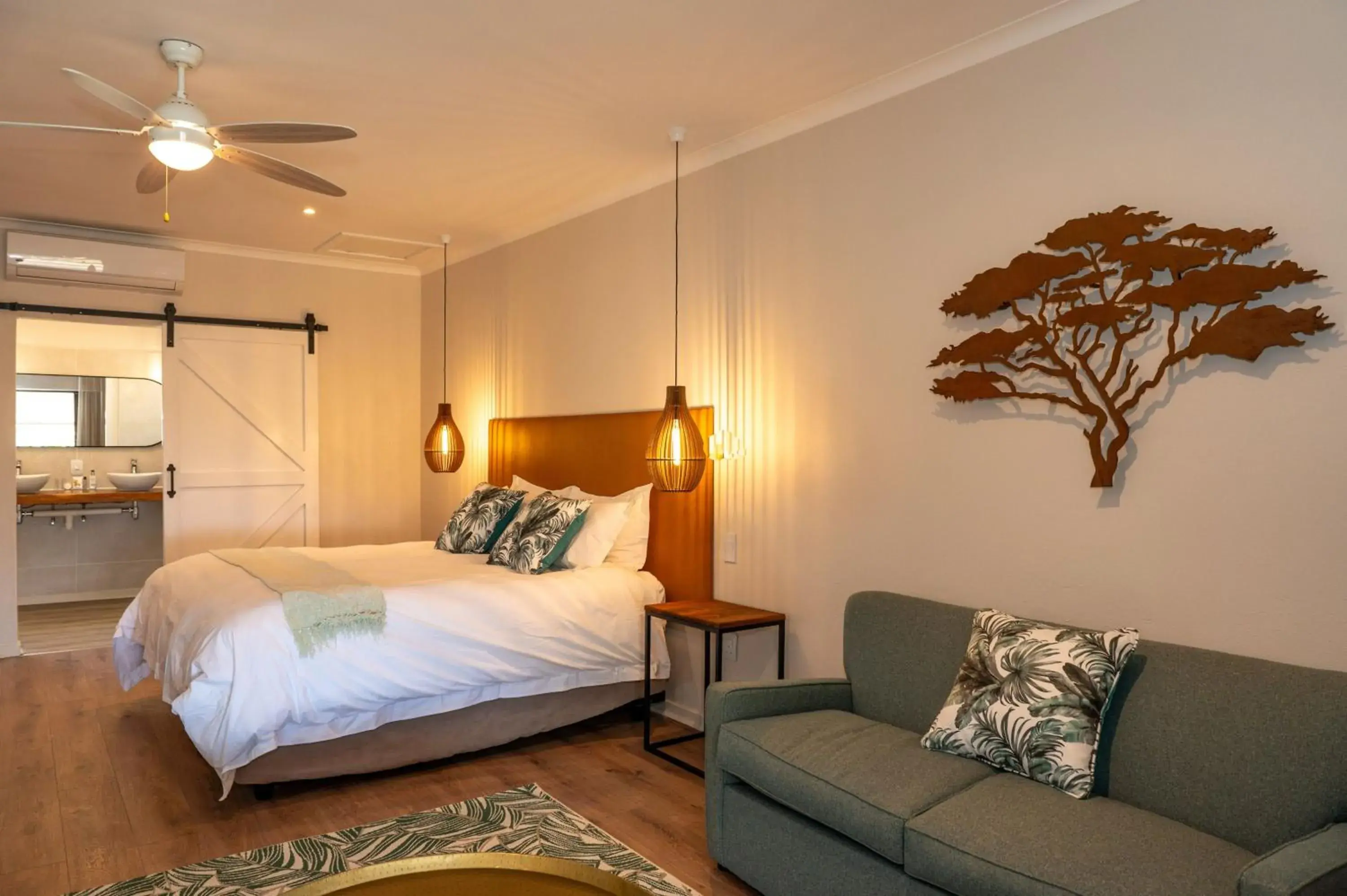 Luxury Suite - single occupancy in Chestnut Country Lodge Luxury Suite - single occupancy in Chestnut Country Lodge