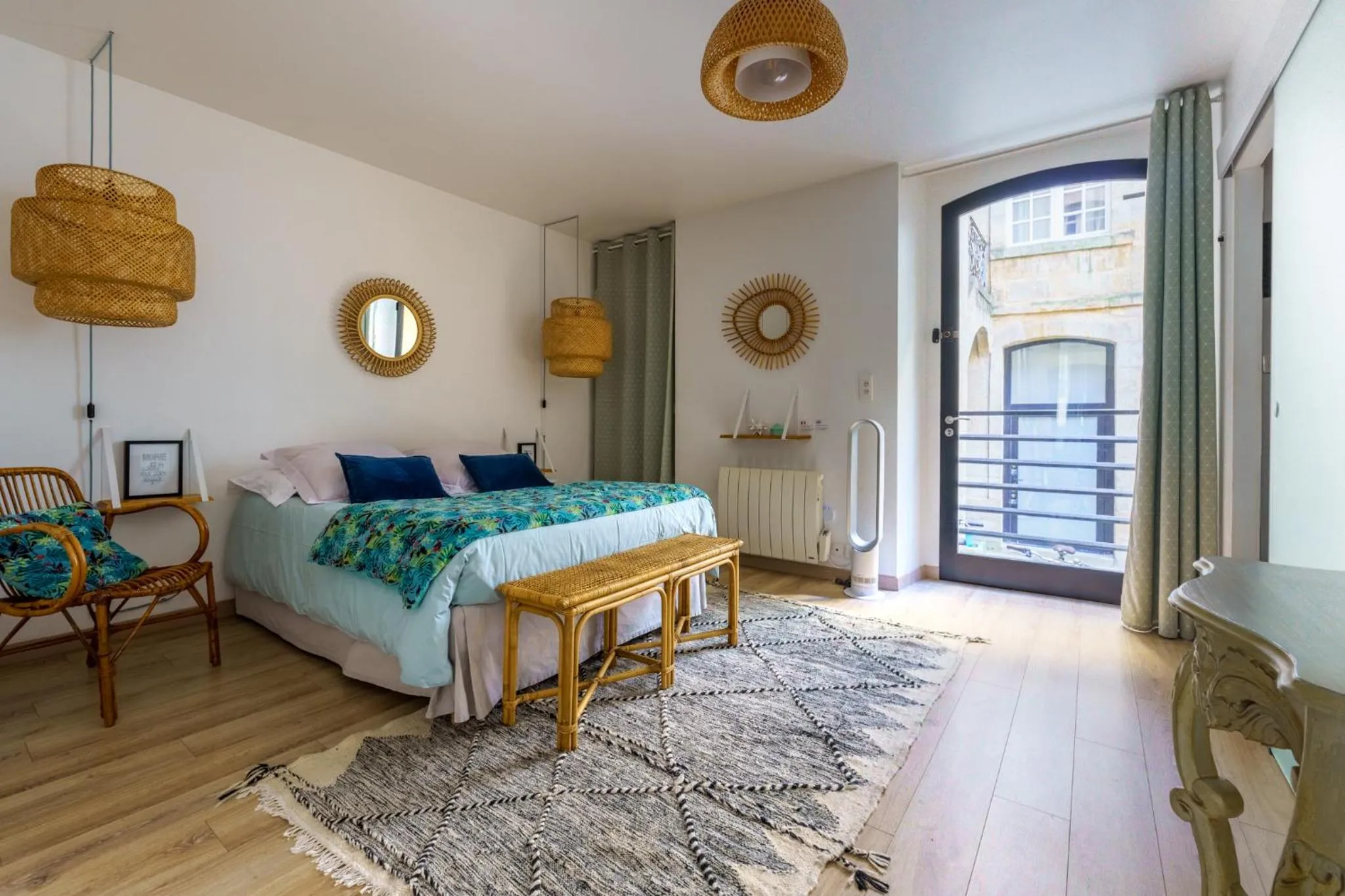 Photo of the whole room, Bed in La Maison de Valentine