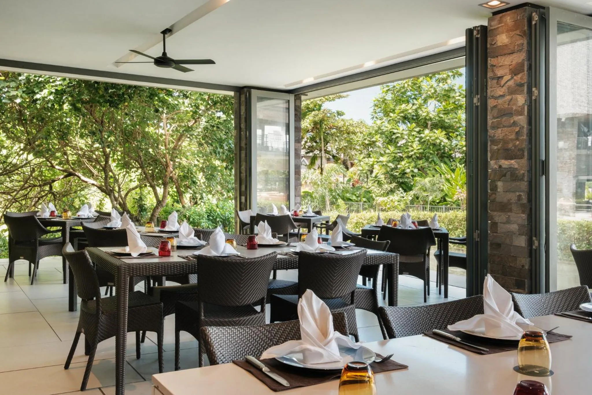 Restaurant/places to eat in InterContinental Fiji Golf Resort & Spa by IHG