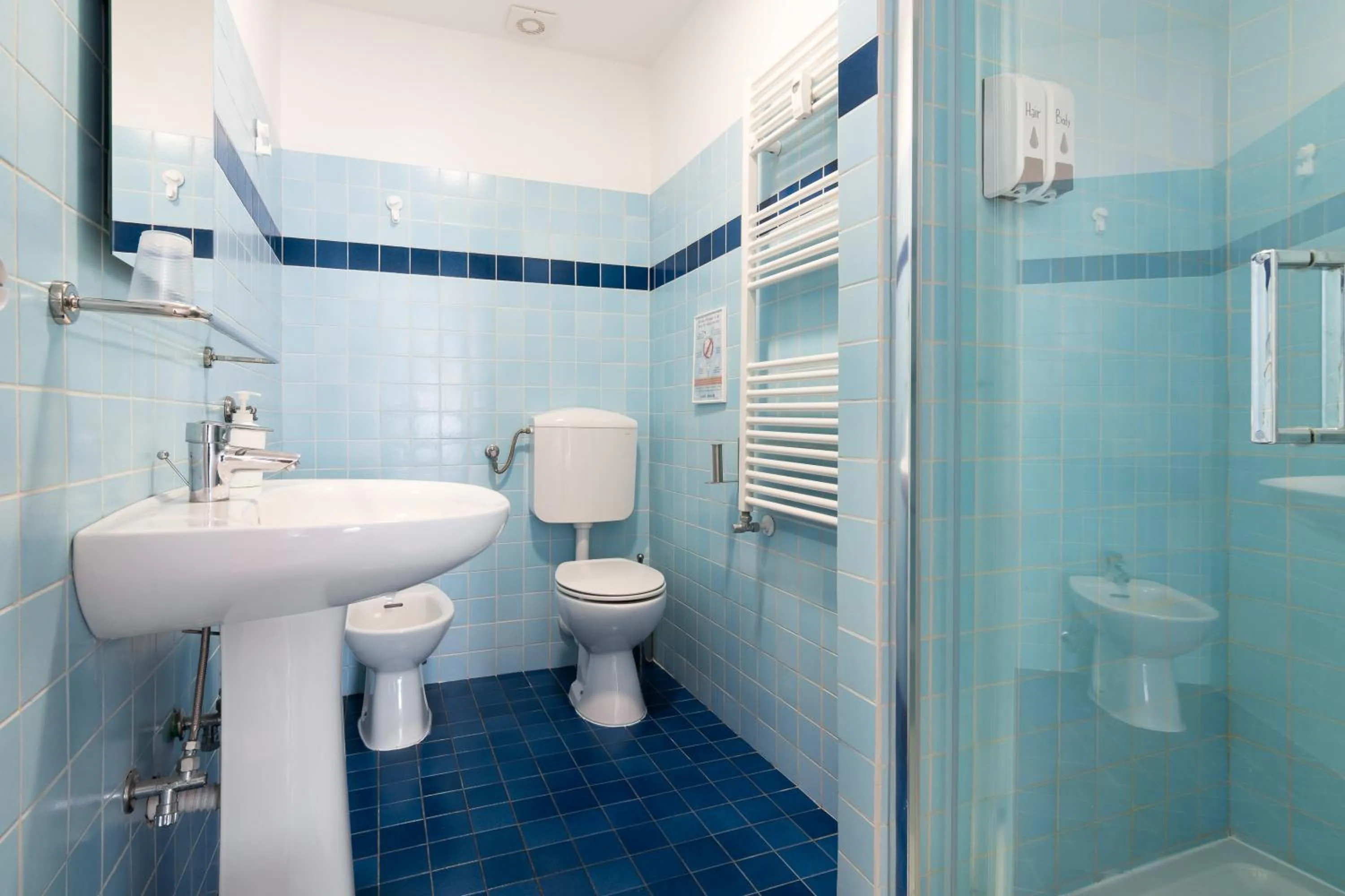 Shower in Francis Superior Rooms