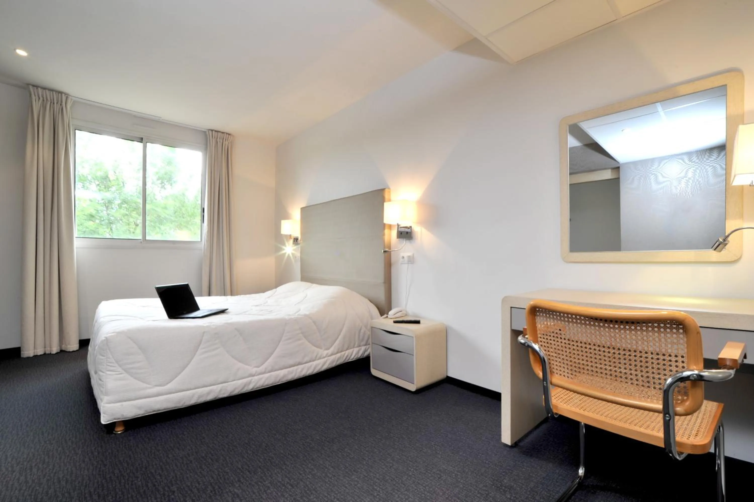 Photo of the whole room, Bed in inspiration by balladins Villefranche-de-Rouergue