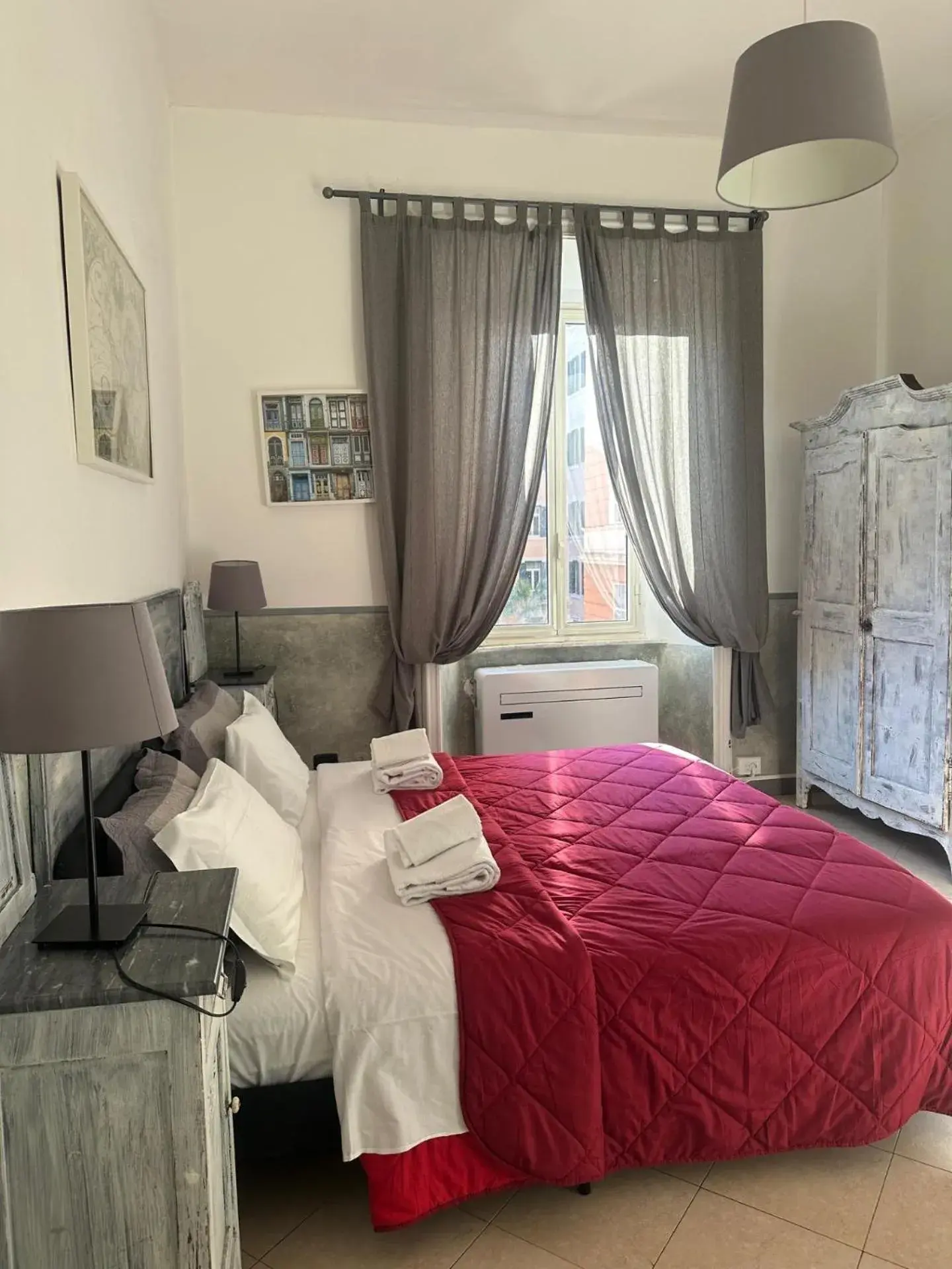 Triple Room with Private External Bathroom - single occupancy in Guest House Relais Indipendenza Triple Room with Private External Bathroom - single occupancy in Guest House Relais Indipendenza