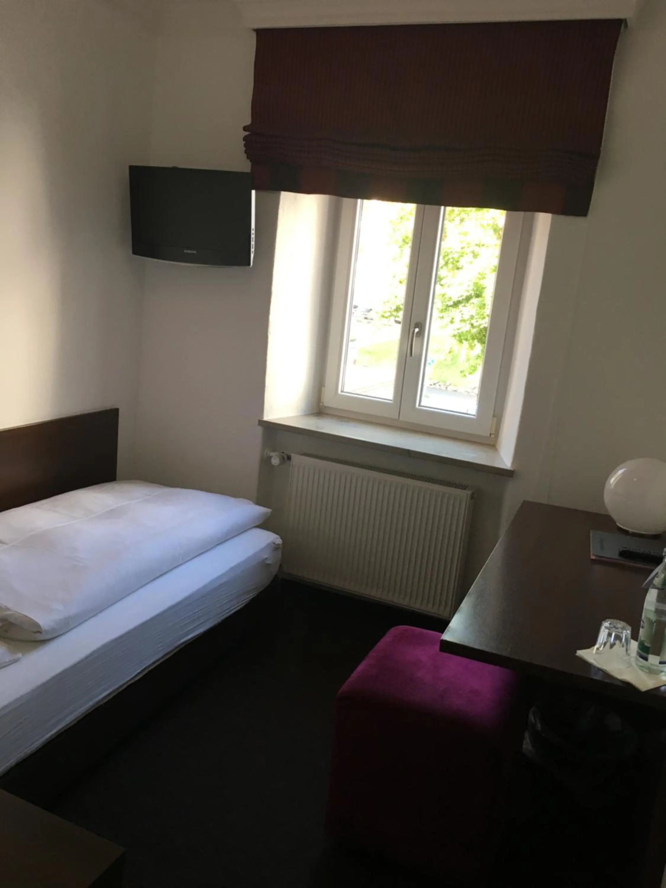 Very Small Single Room in Hotel Bergbauer mit Late-Self-Check-IN