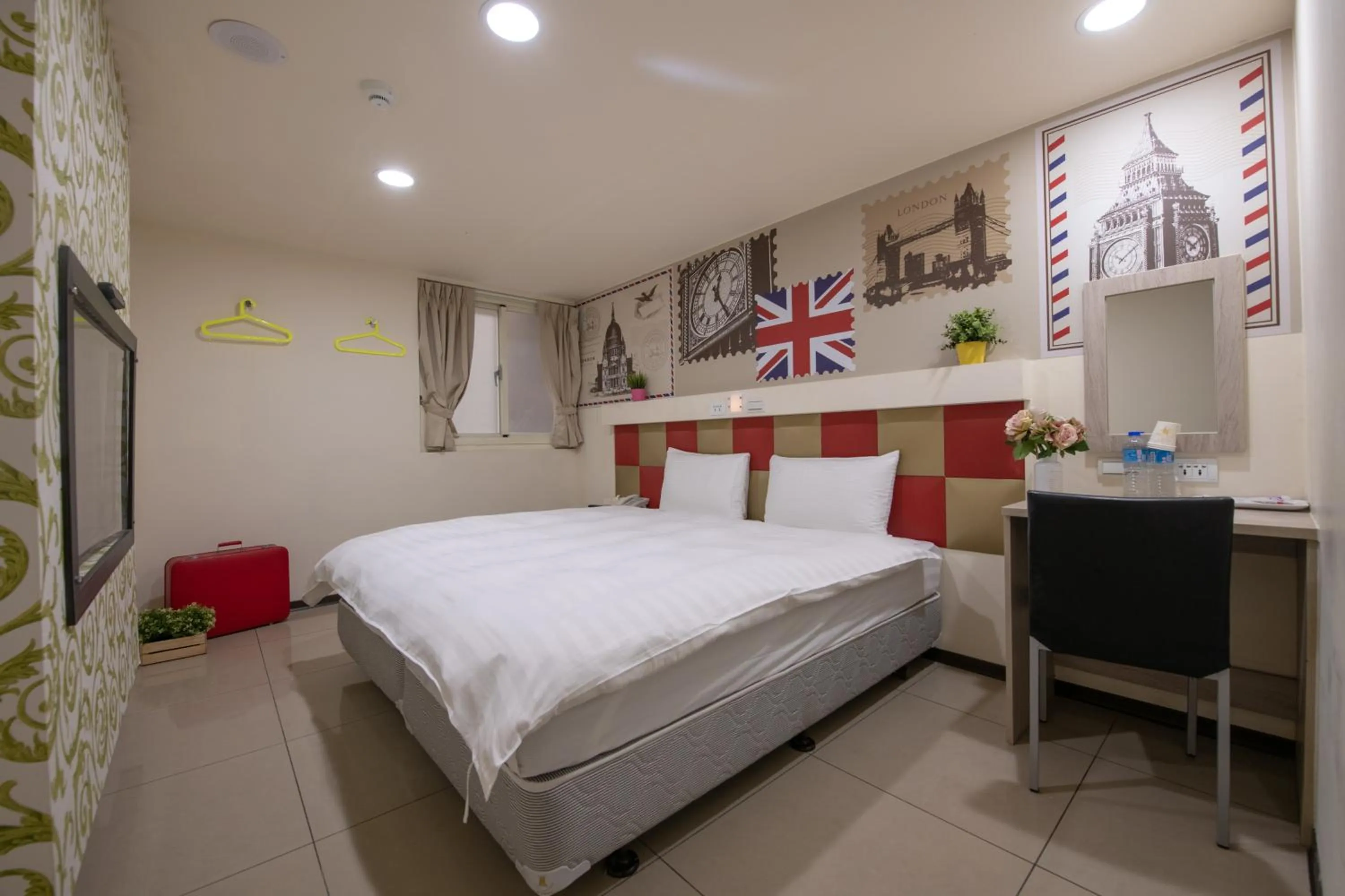 Bed in England Vacation Hotel