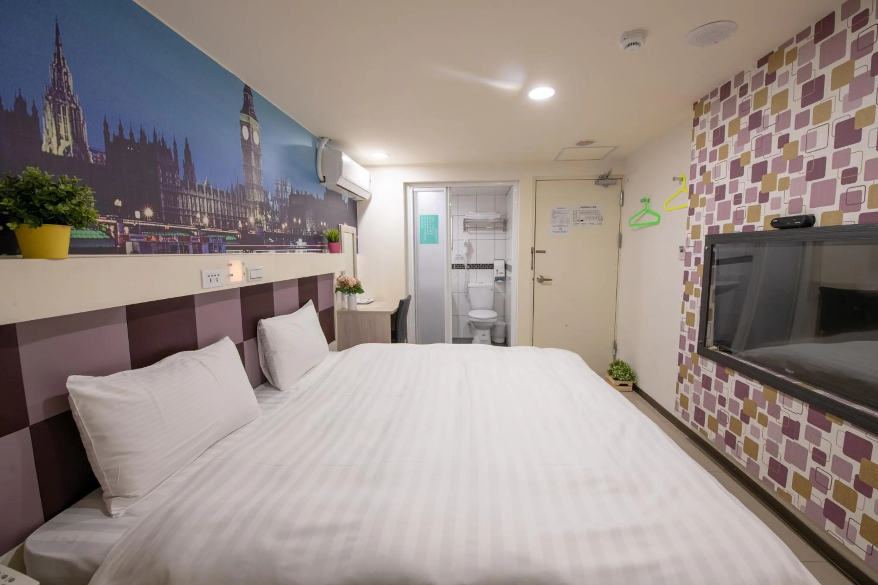 Bed in England Vacation Hotel