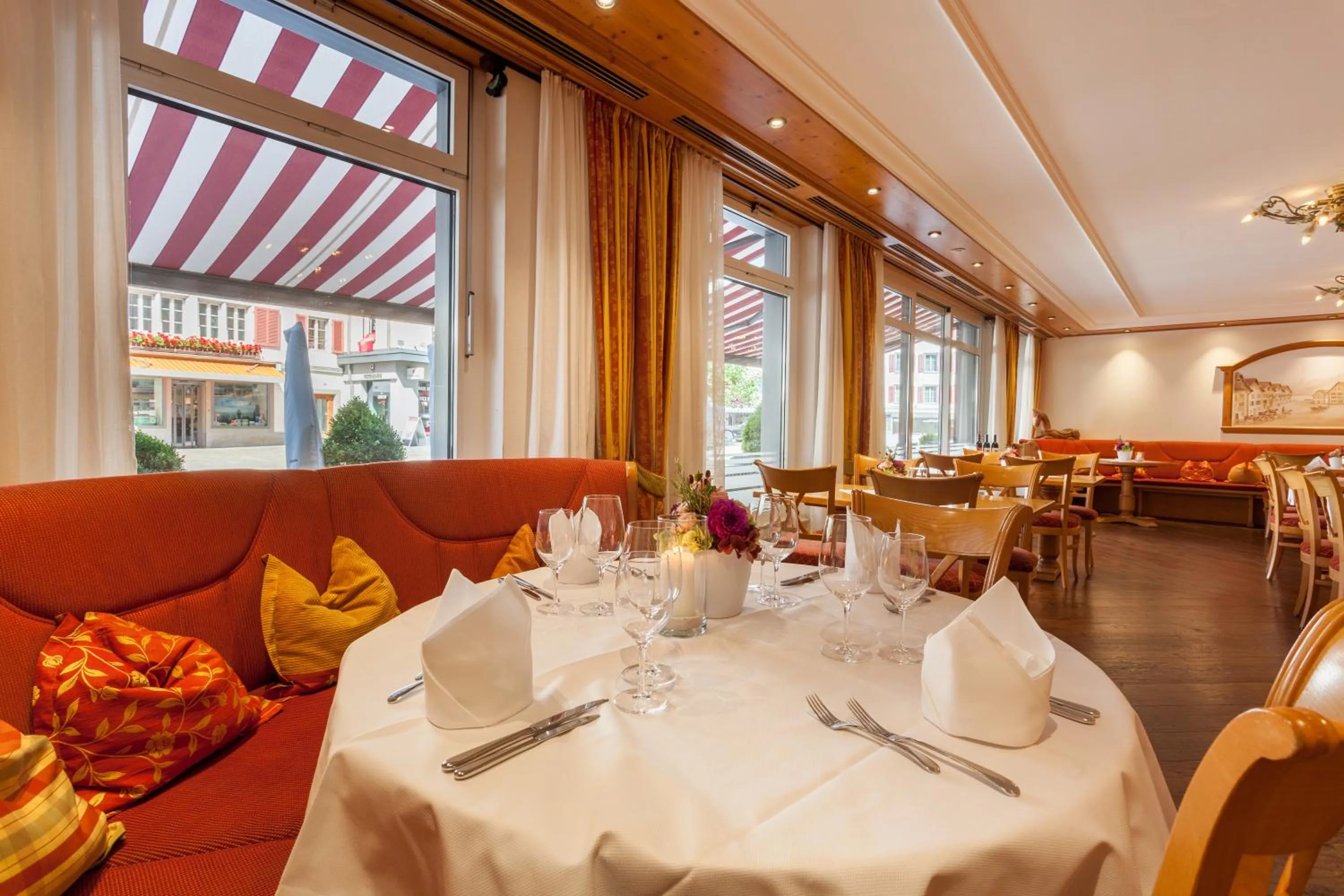 Restaurant/places to eat in Weisses Rössli Swiss Quality Hotel