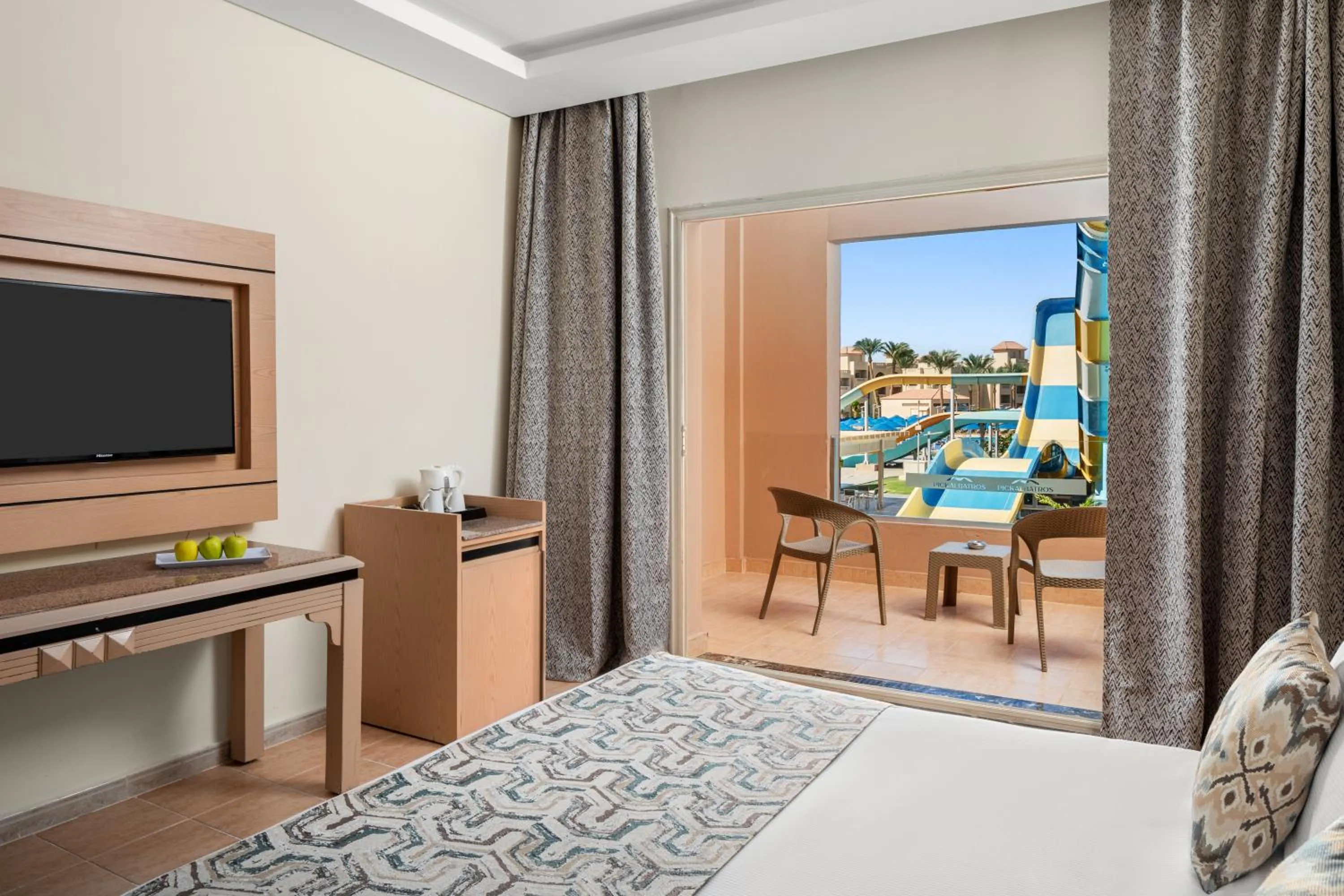 TV and multimedia, Bed in Pickalbatros Aqua Park Resort - Hurghada