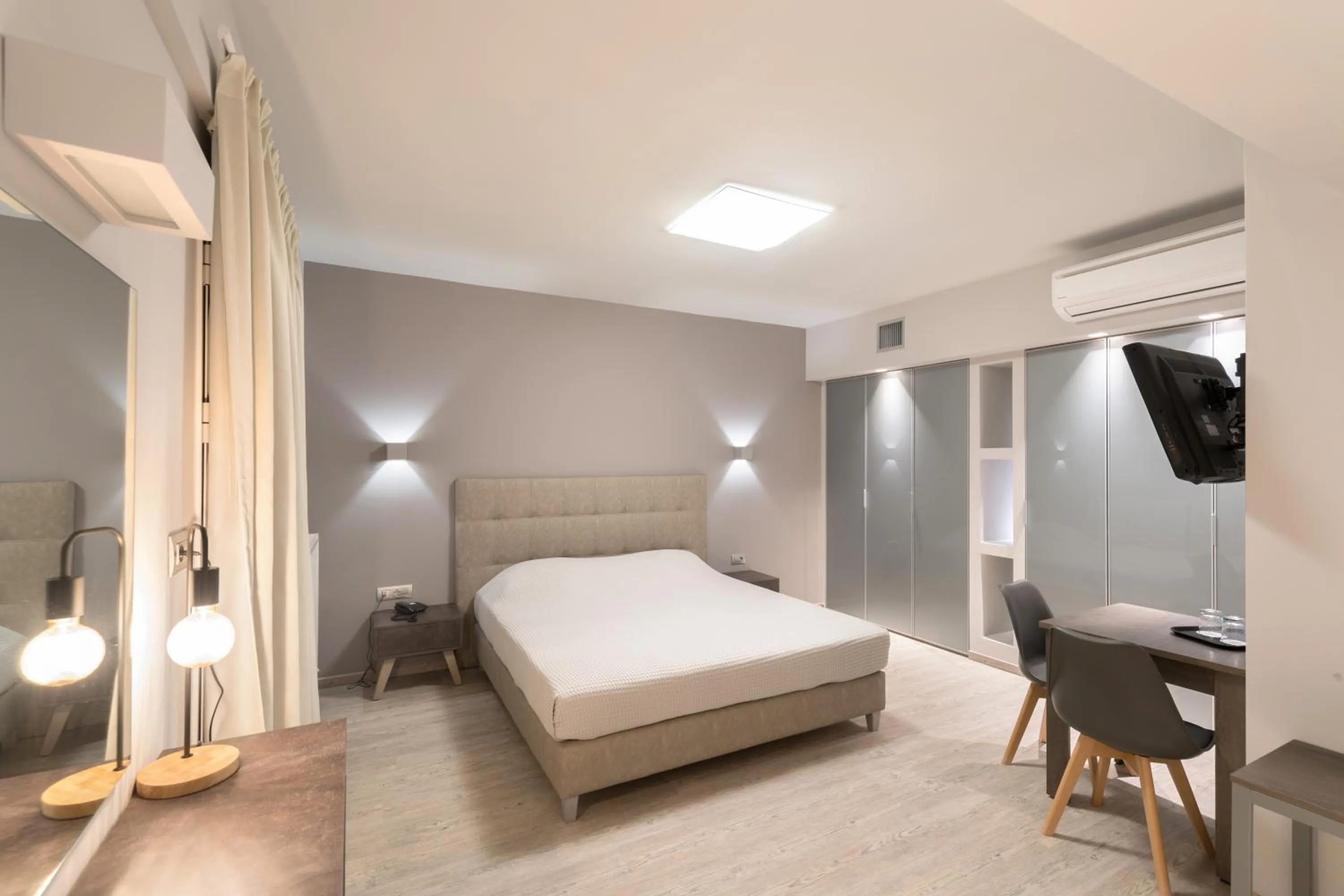 Photo of the whole room, Bed in Castello Hotel