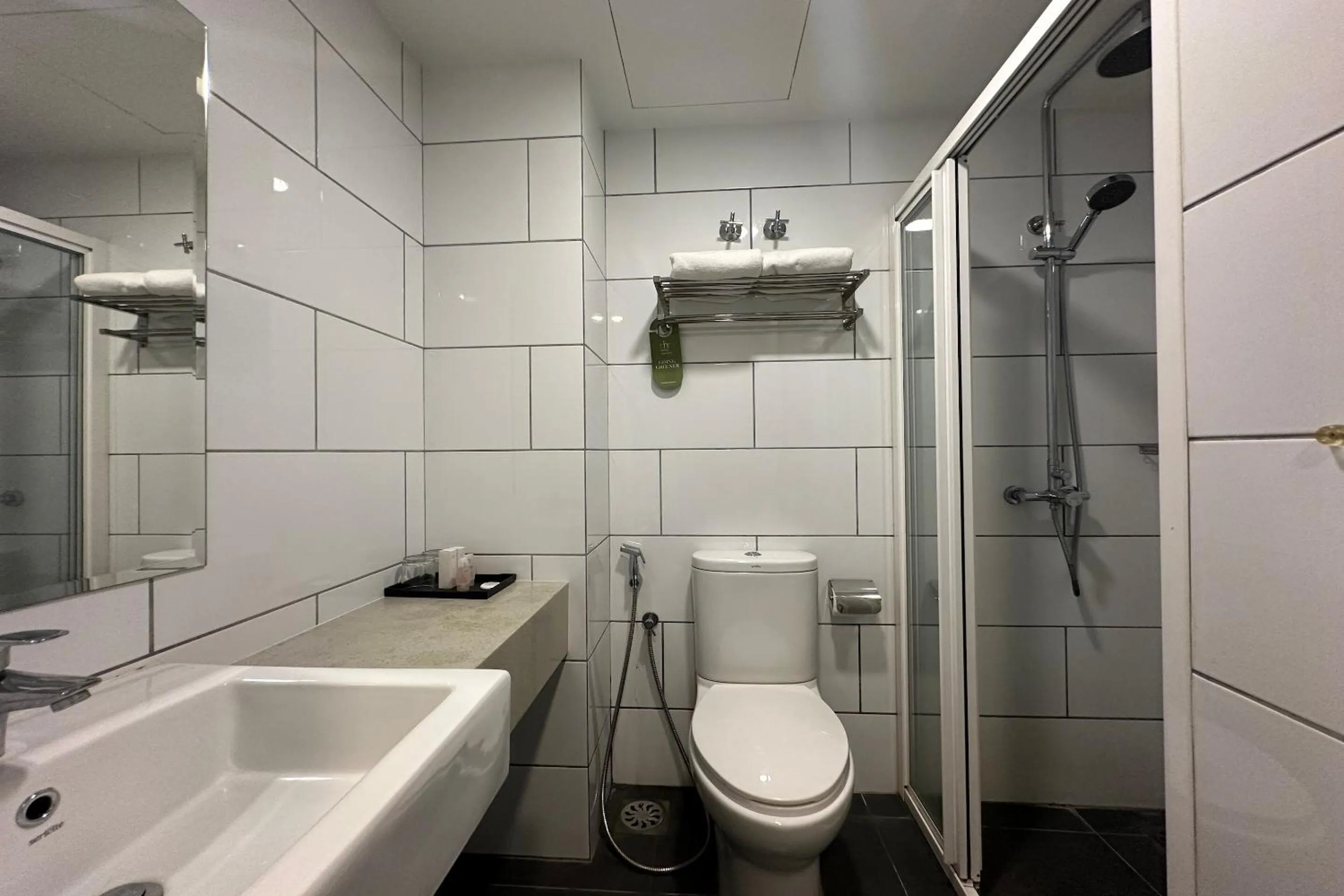 Bathroom in OYO Townhouse, Selayang formerly RHR Hotel