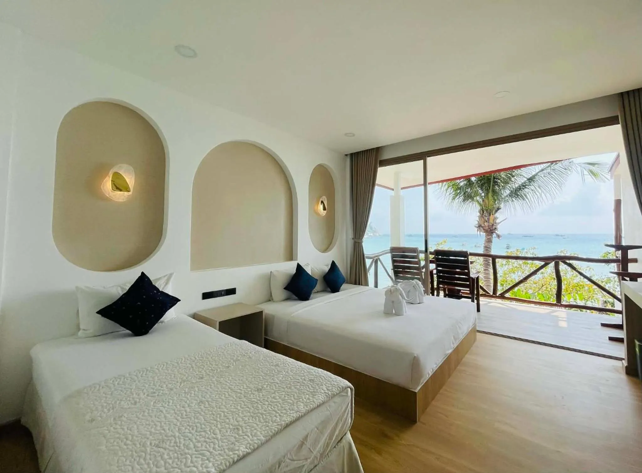 Bed in Big Fish Resort Koh Tao