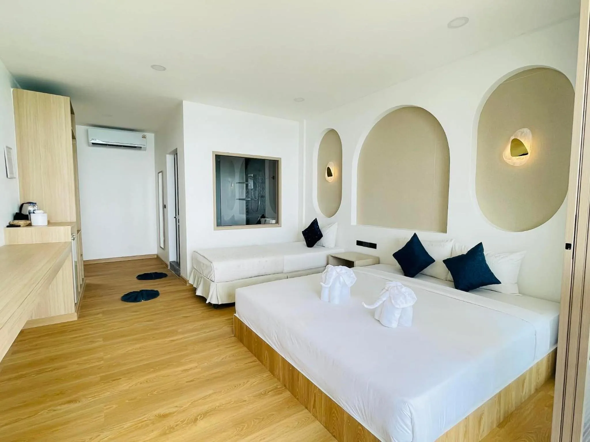 Bed in Big Fish Resort Koh Tao