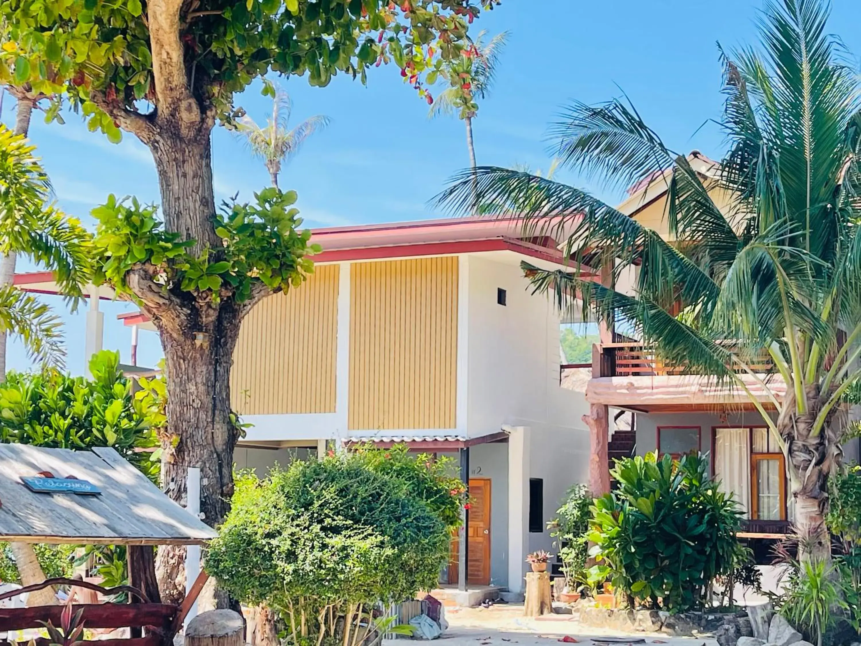 Quadruple Room with Sea View in Big Fish Resort Koh Tao Quadruple Room with Sea View in Big Fish Resort Koh Tao