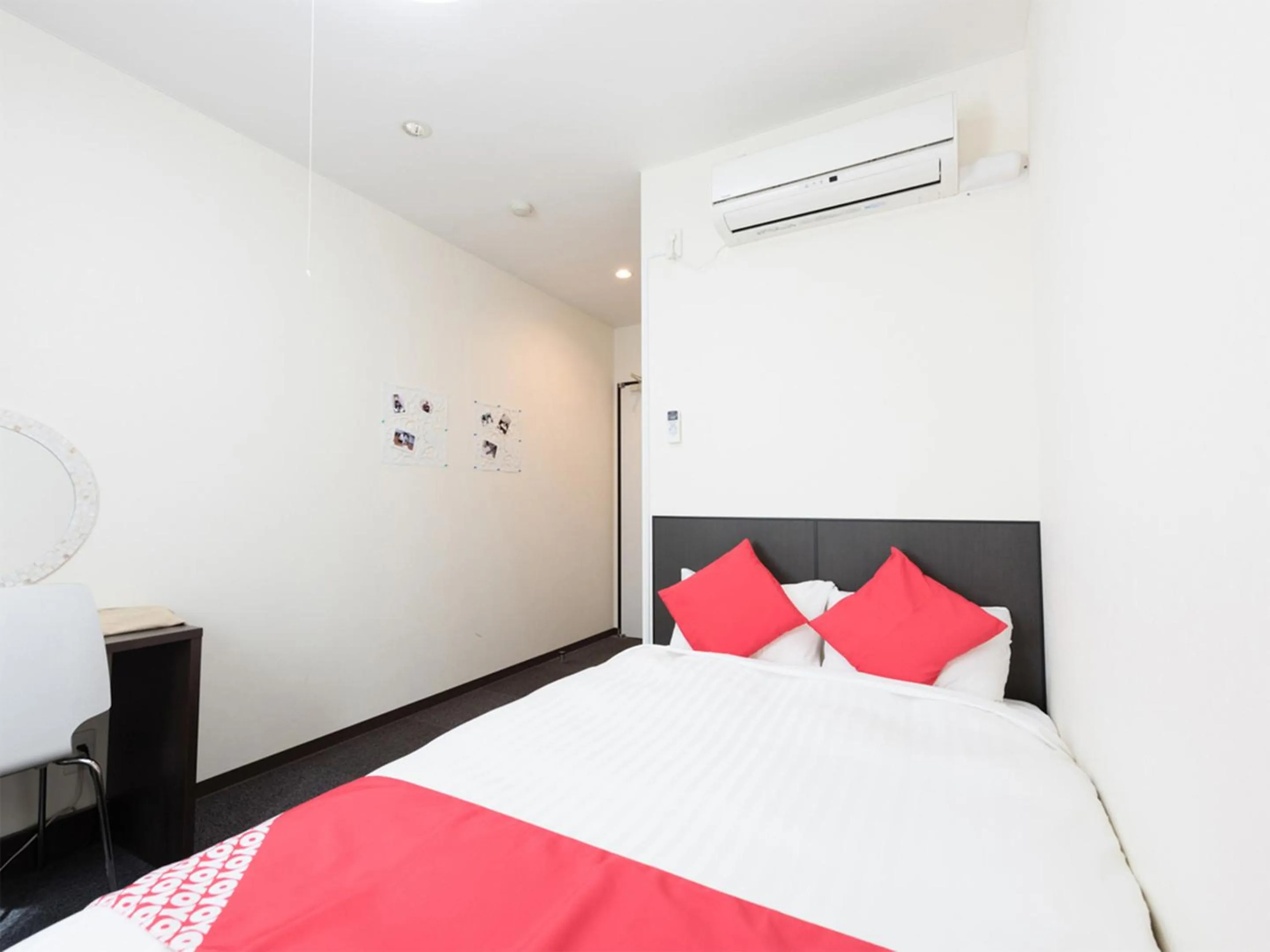 Photo of the whole room, Bed in Tama Hotel