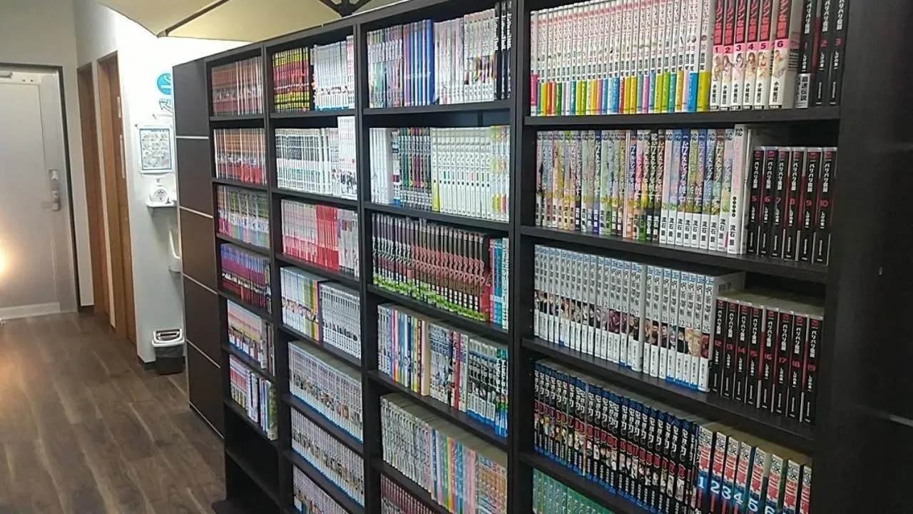 Library in Tama Hotel