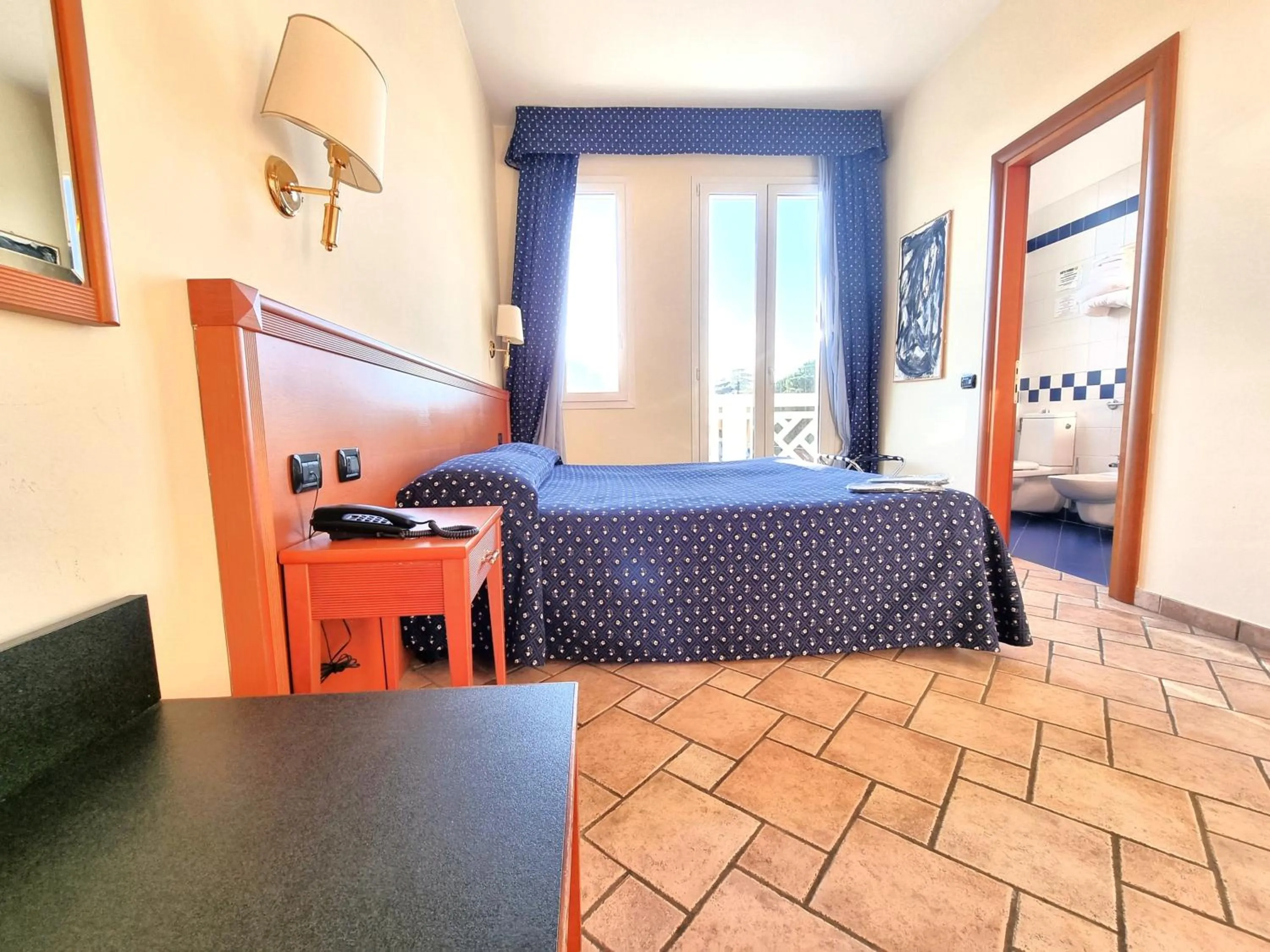 Photo of the whole room, Bed in Hotel Giotto