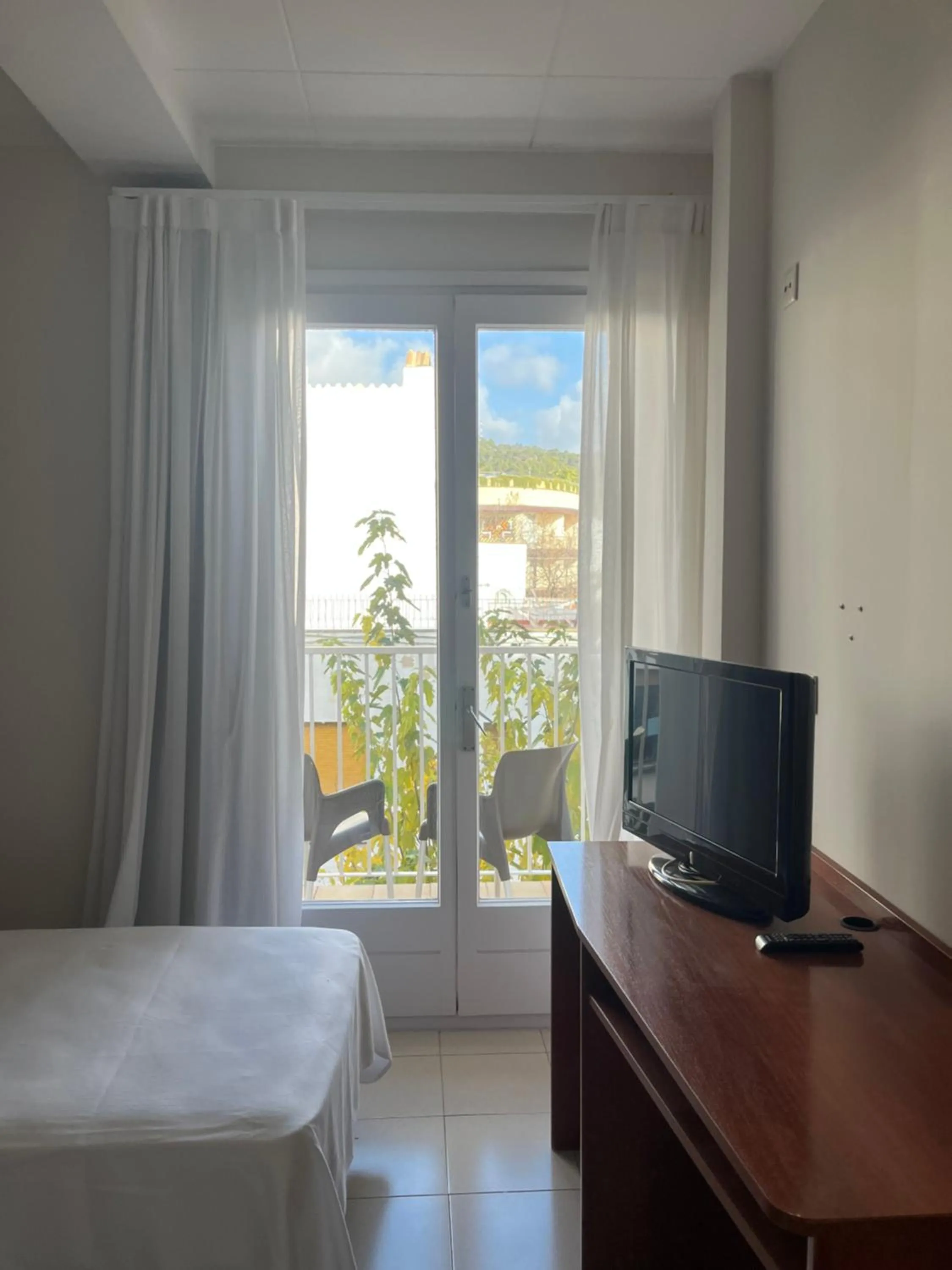 Photo of the whole room, Bed in Hotel GHT Simeon