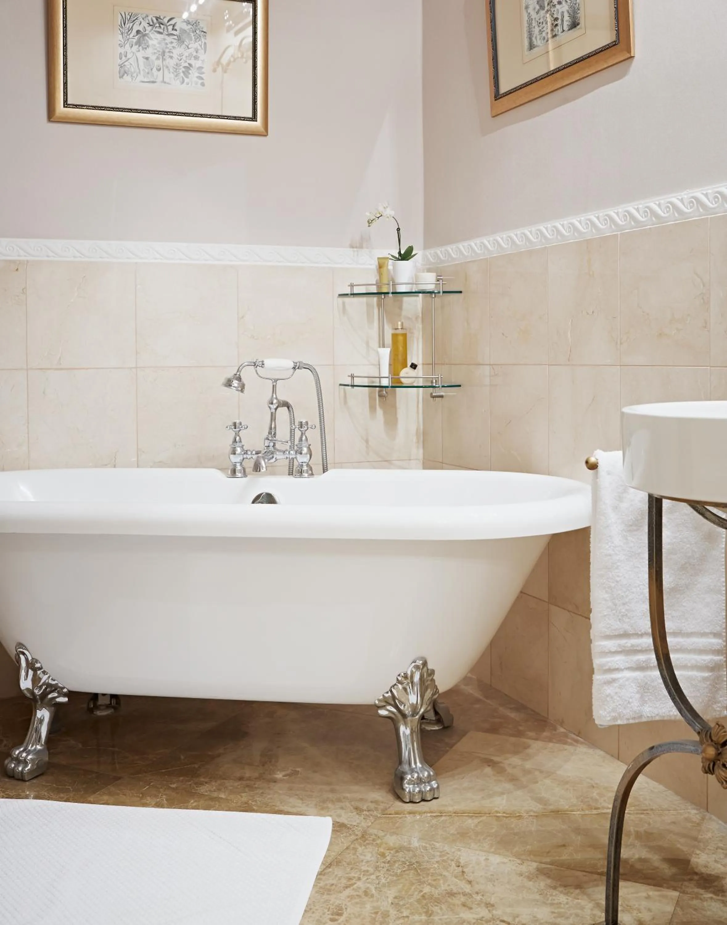 Bathroom in Apartments Almandine