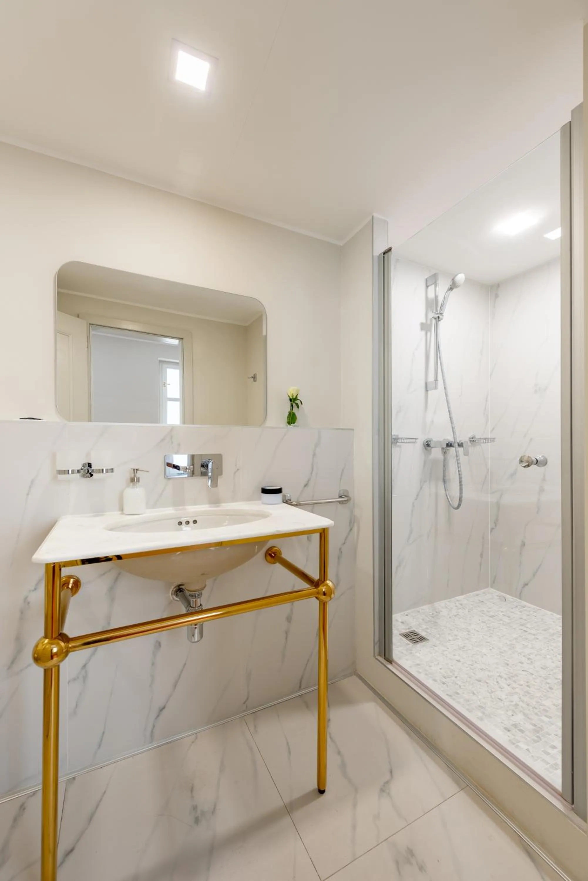 Bathroom in Apartments Almandine