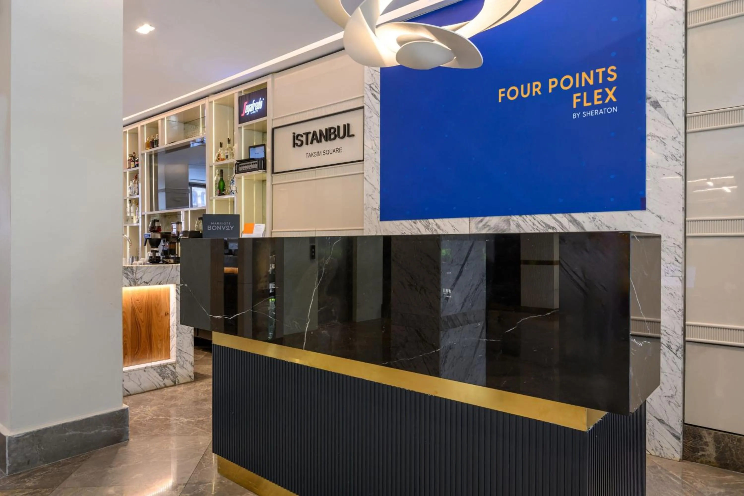 Lobby or reception in Four Points Flex by Sheraton Istanbul Taksim Square
