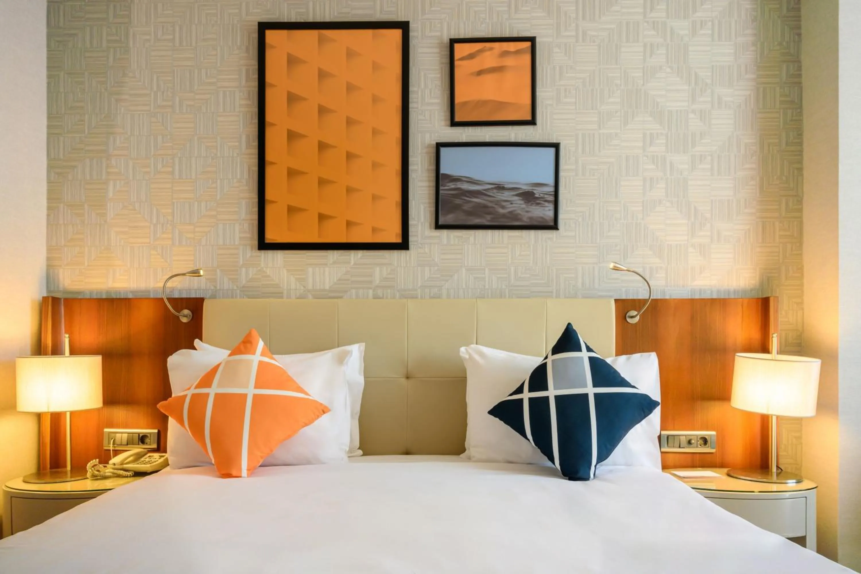 Photo of the whole room, Bed in Four Points Flex by Sheraton Istanbul Taksim Square