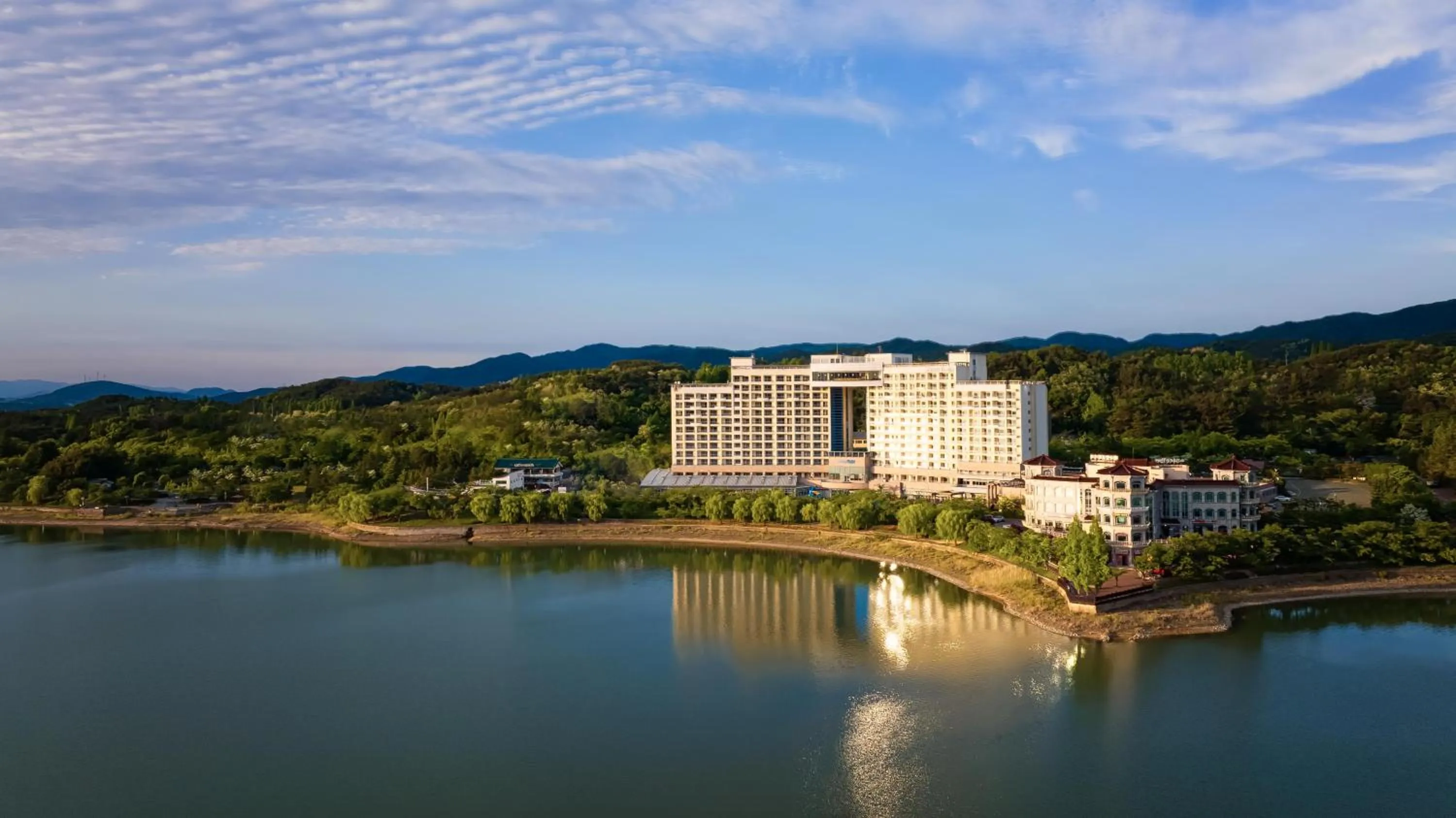 Property building in Sono Belle Gyeongju