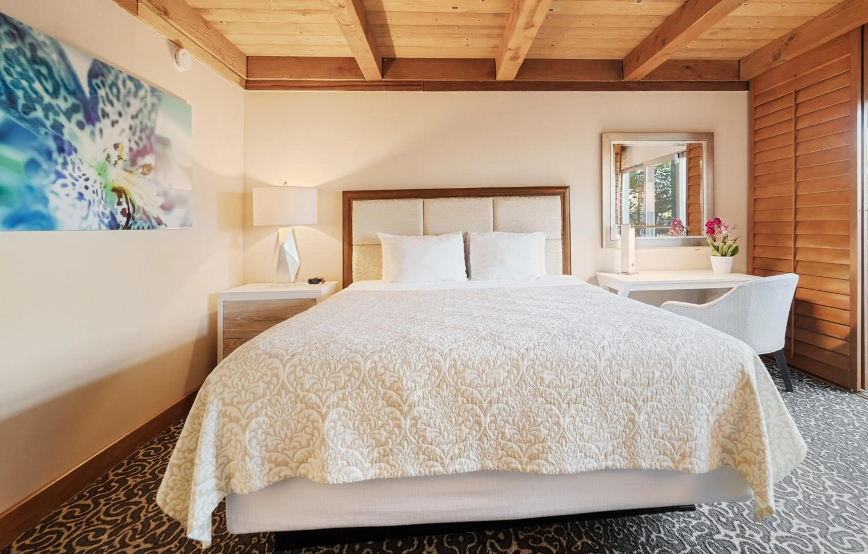 Photo of the whole room, Bed in Humphreys Half Moon Inn