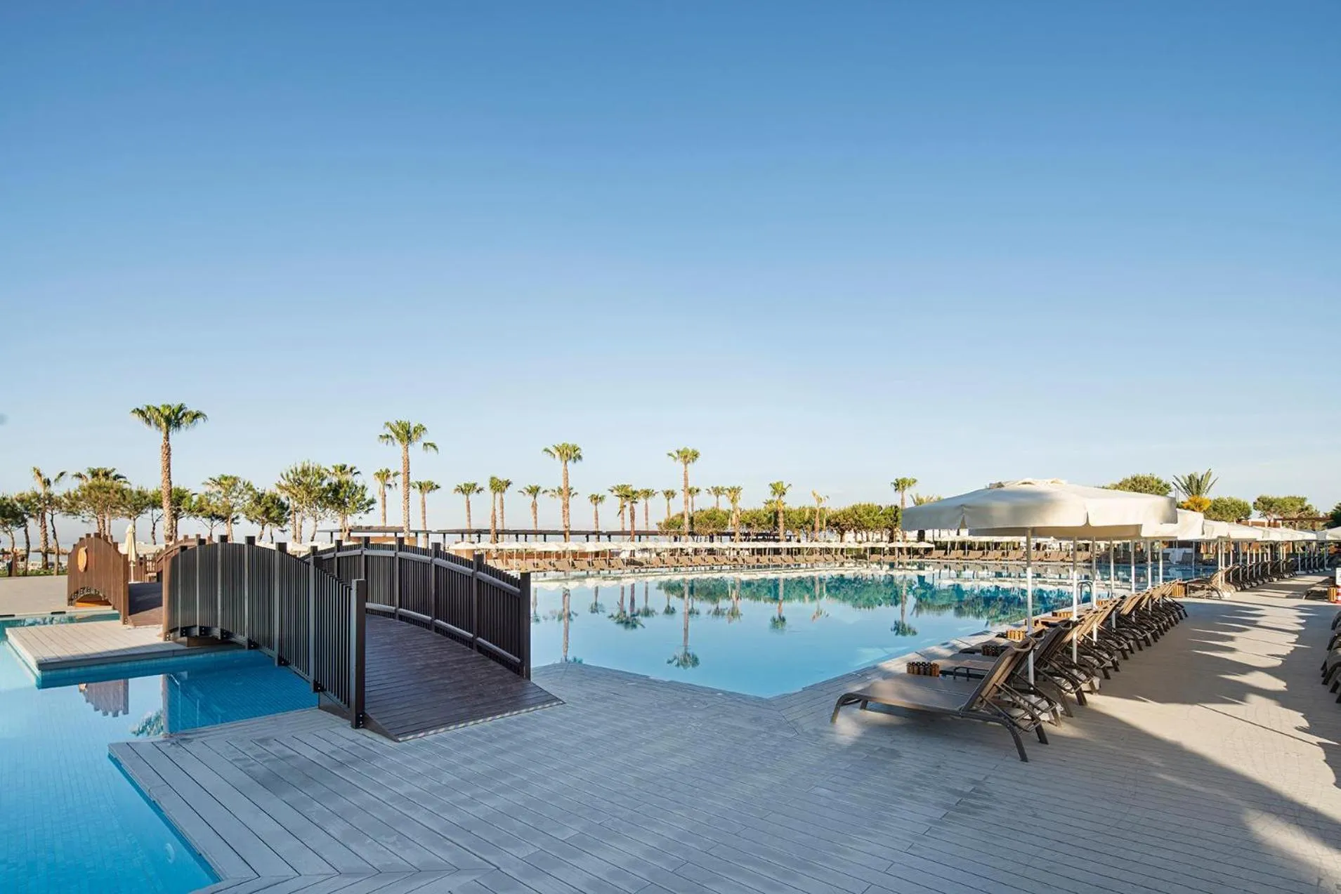 Swimming pool in Voyage Belek Golf & Spa Hotel
