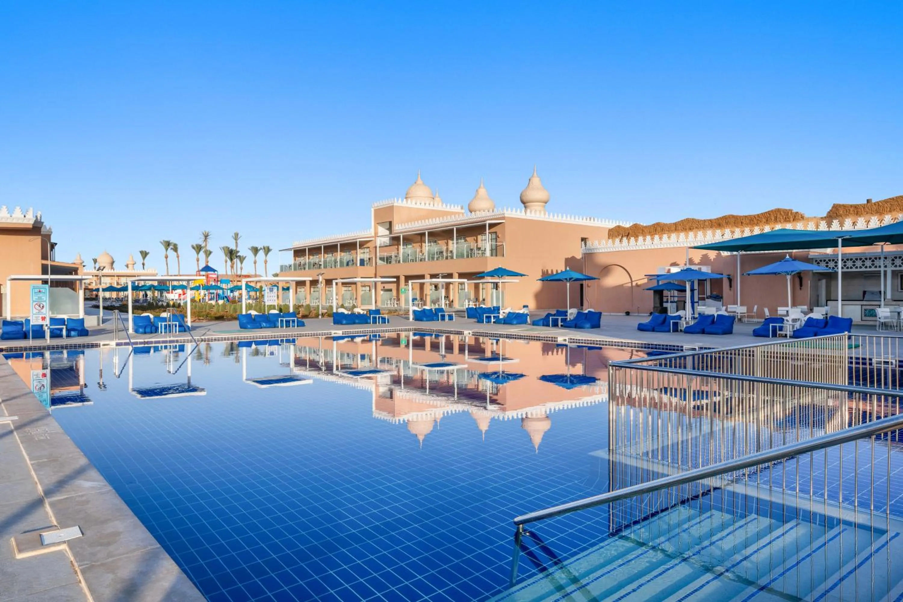 Swimming pool in Pickalbatros Alf Leila Wa Leila Resort - Neverland Hurghada