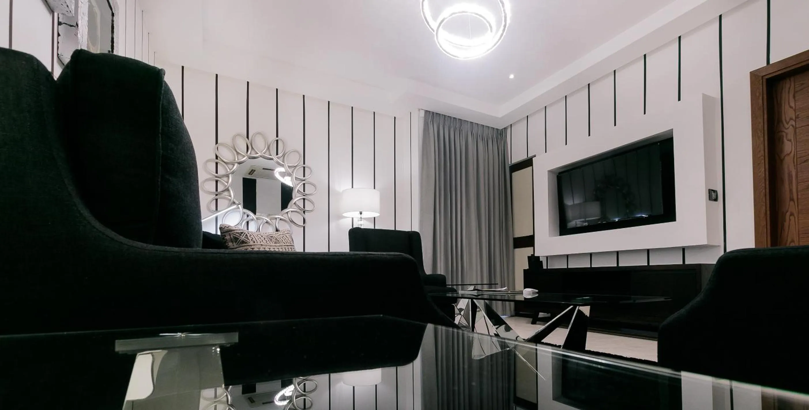 TV and multimedia in Oak Plaza Suites