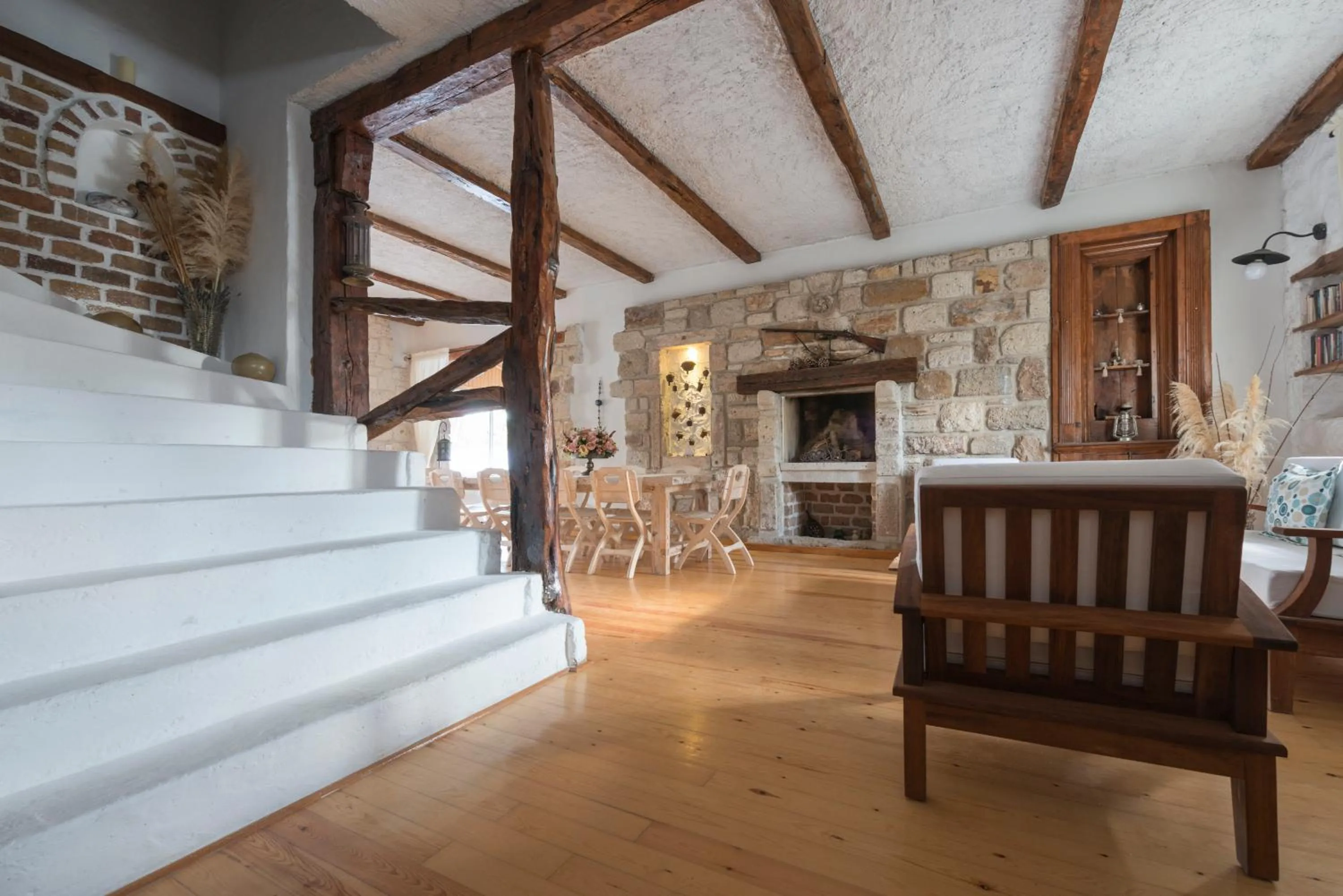 Communal lounge/ TV room in Moy Hotel