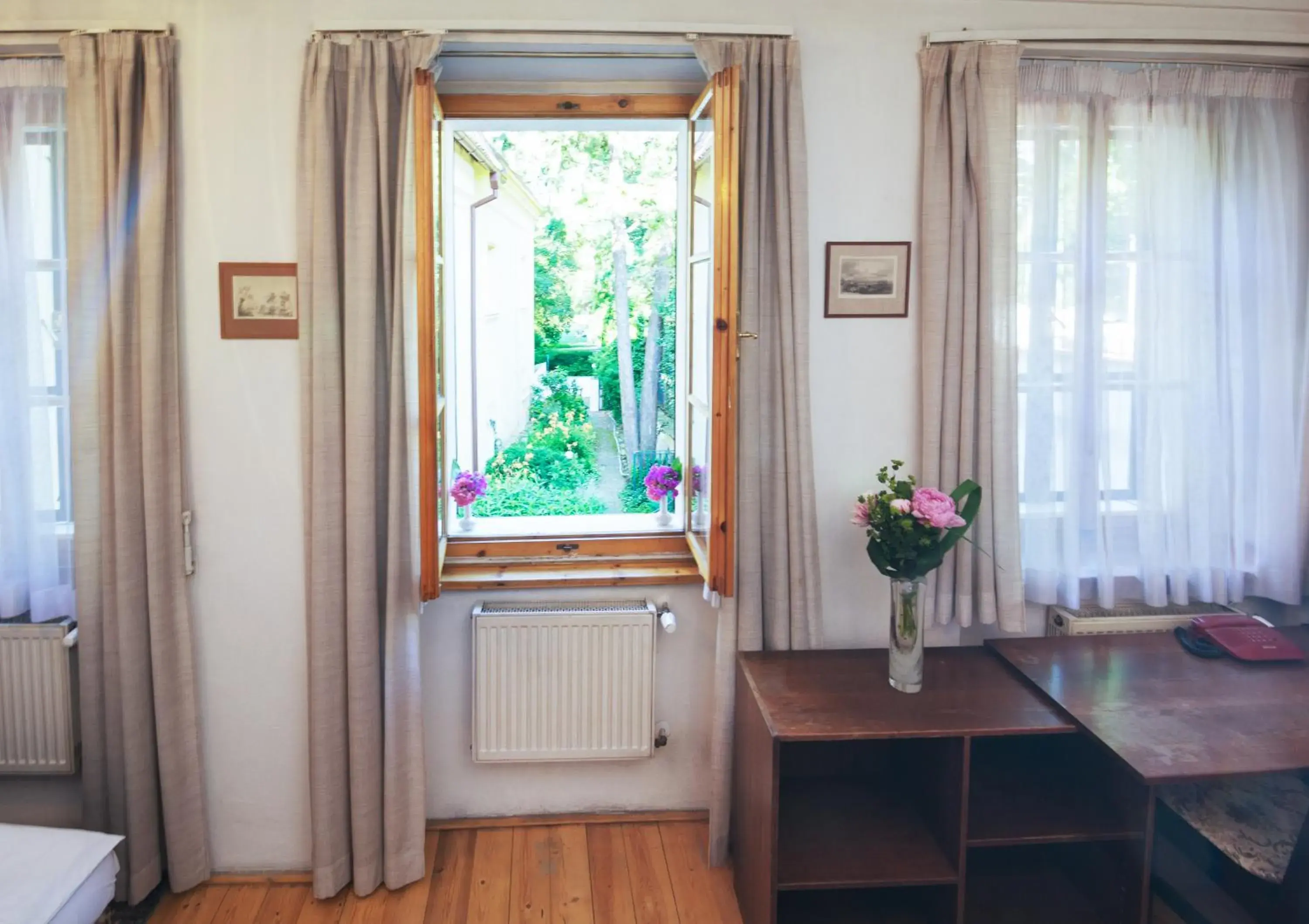 Comfort Double Room with Garden View in Pension Dientzenhofer Comfort Double Room with Garden View in Pension Dientzenhofer