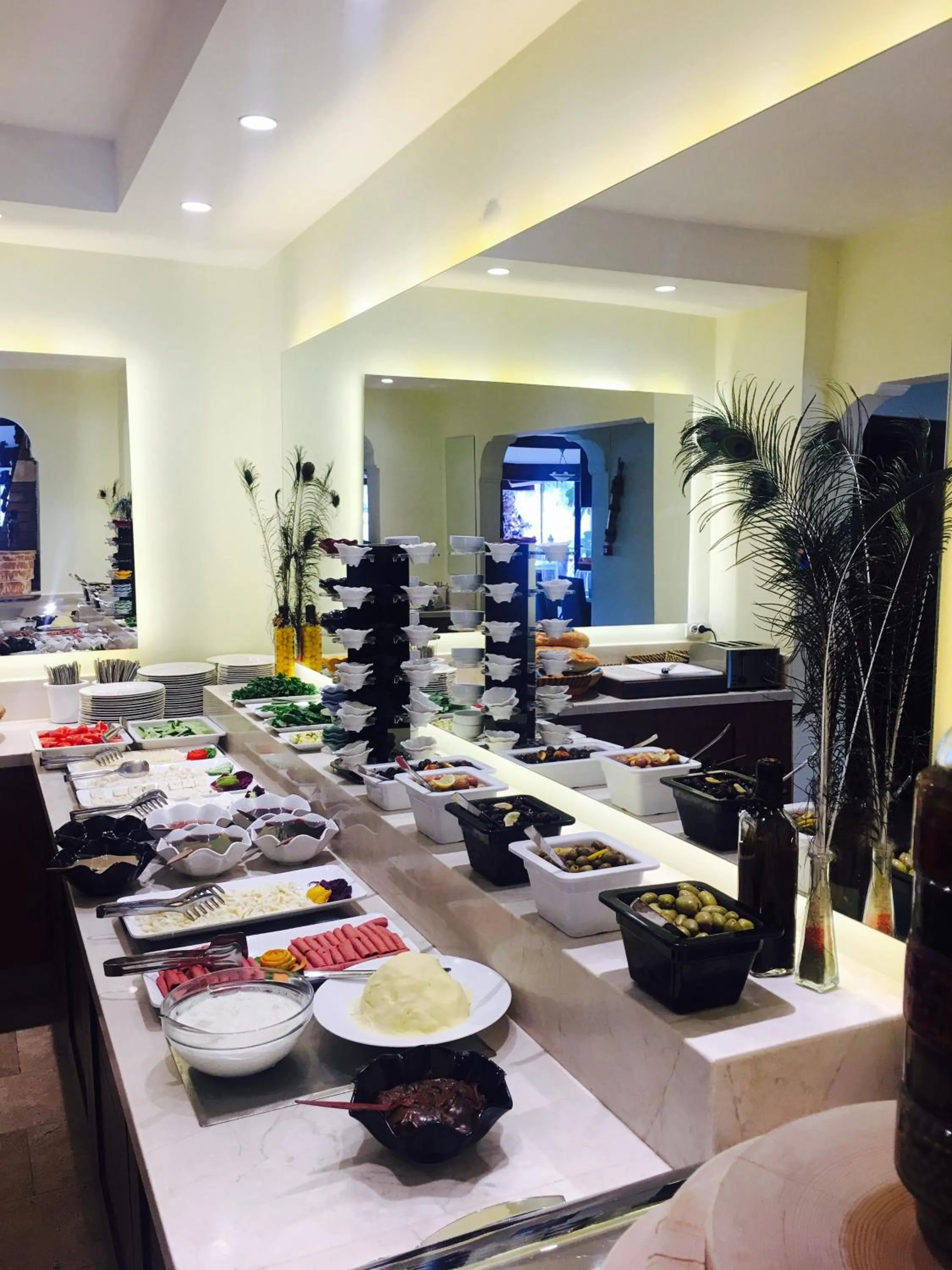 Buffet breakfast in Hotel Villa Daffodil