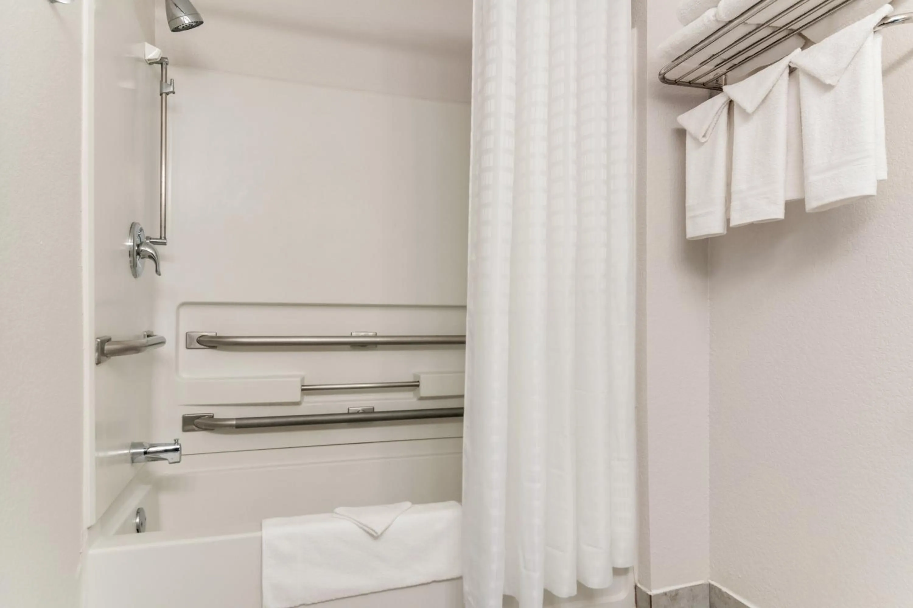 American Inn & Suites Metro Airport