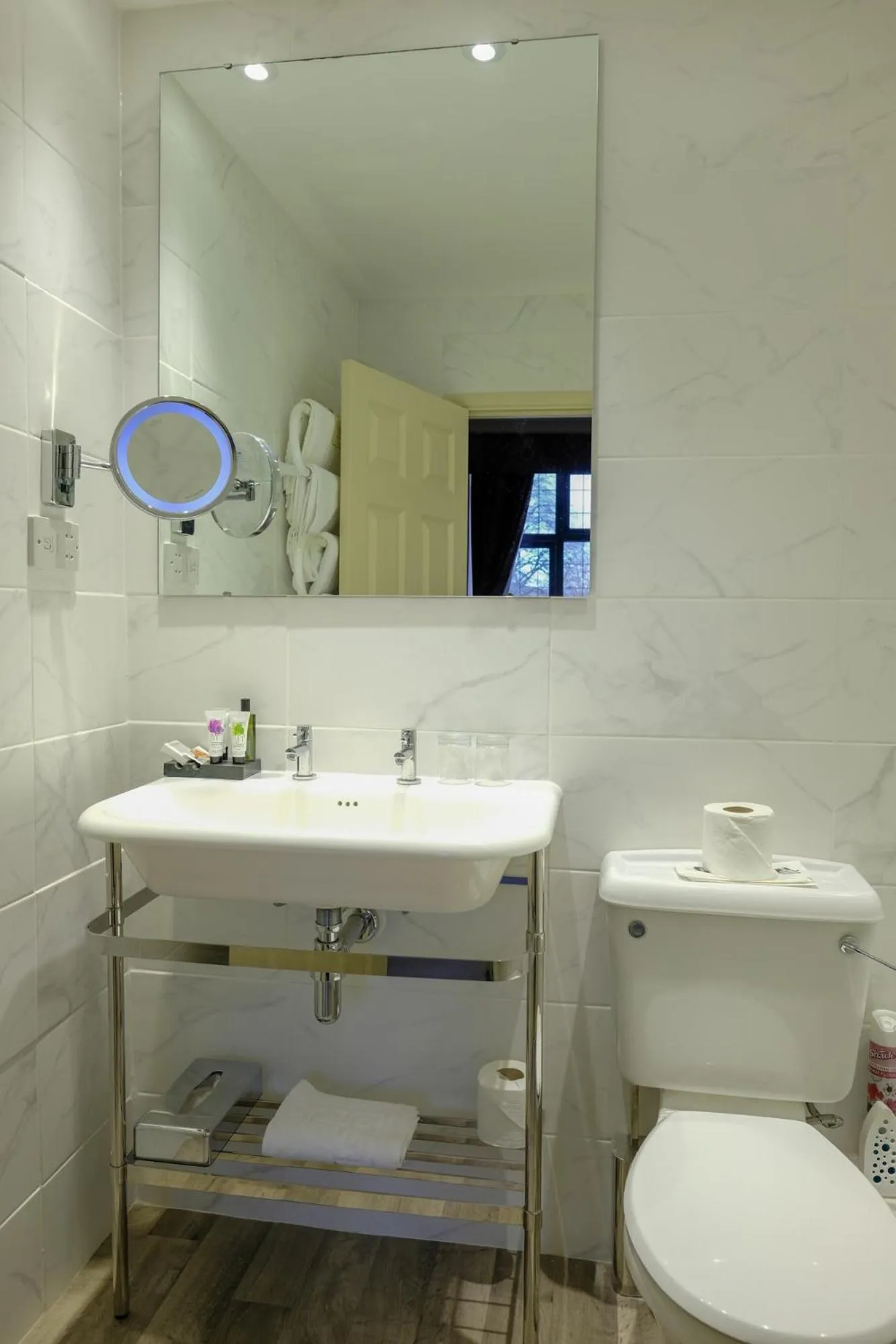 Bathroom in Exmoor White Horse Inn