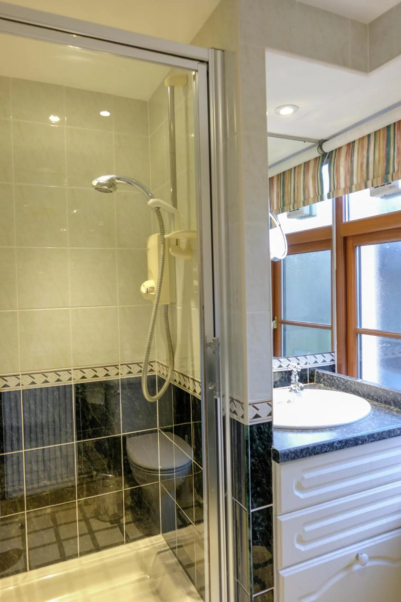 Bathroom in Exmoor White Horse Inn